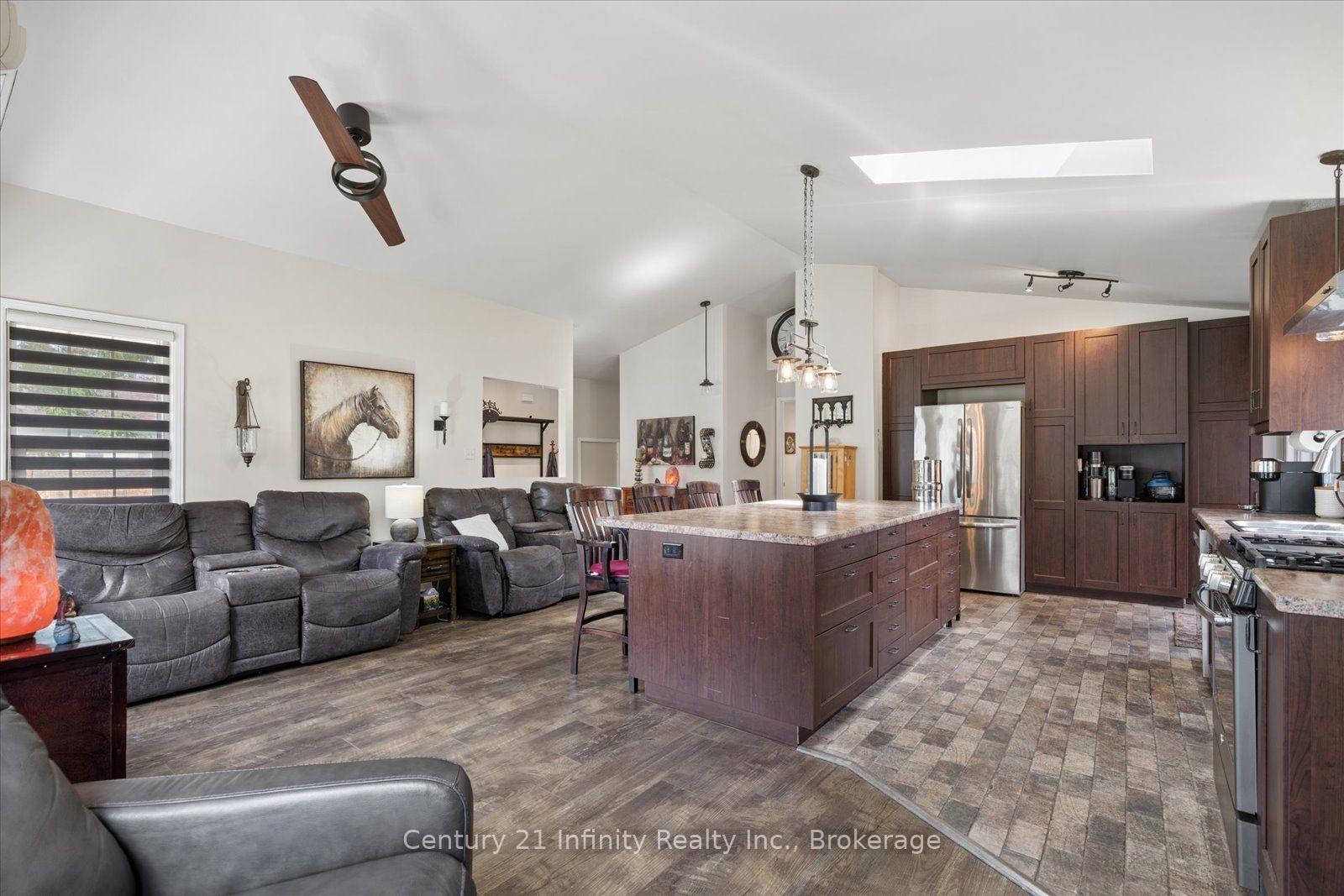Photo 17 of 814 Lochness Crescent, Oshawa, McLaughlin — HOMEH