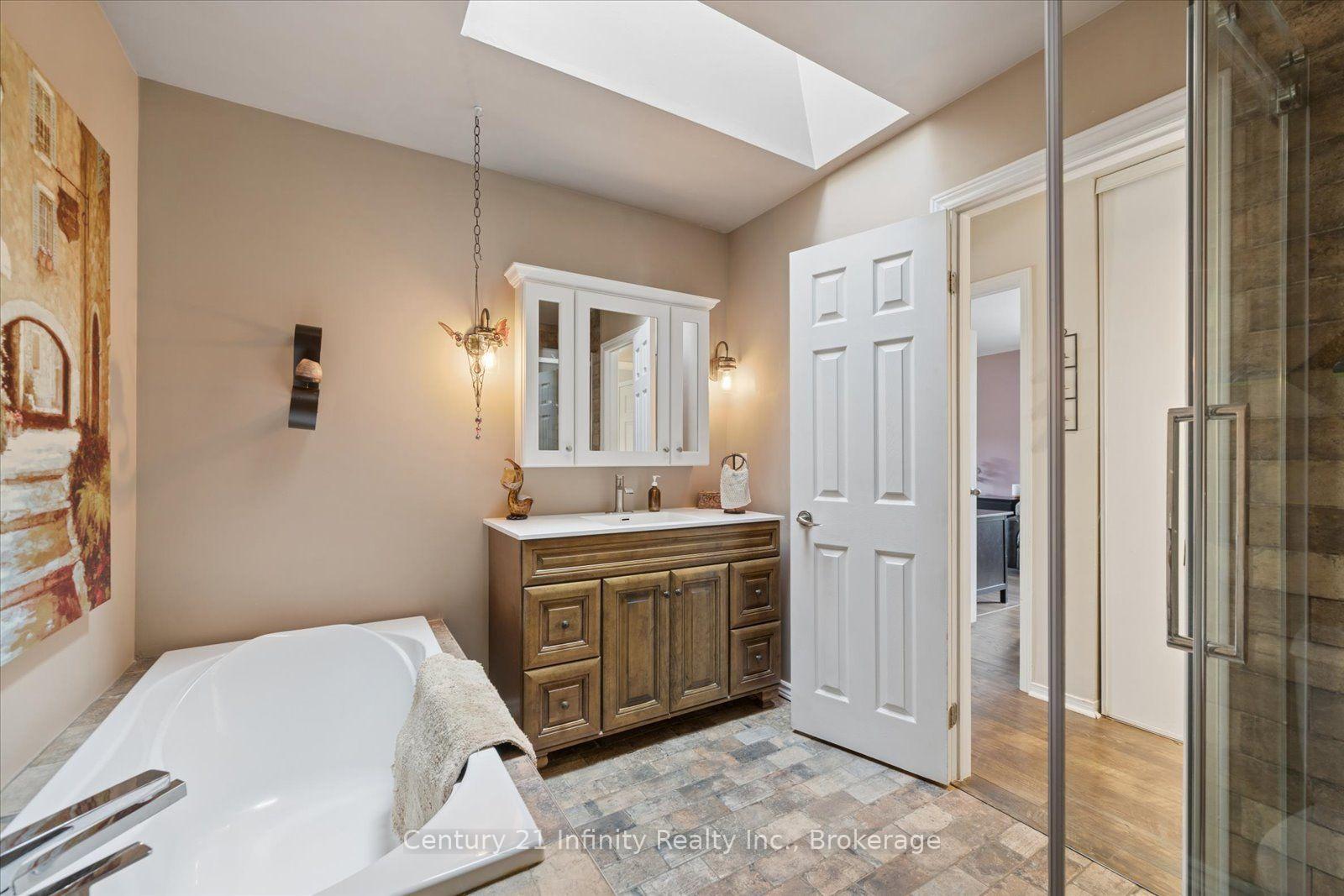 Photo 26 of 814 Lochness Crescent, Oshawa, McLaughlin — HOMEH