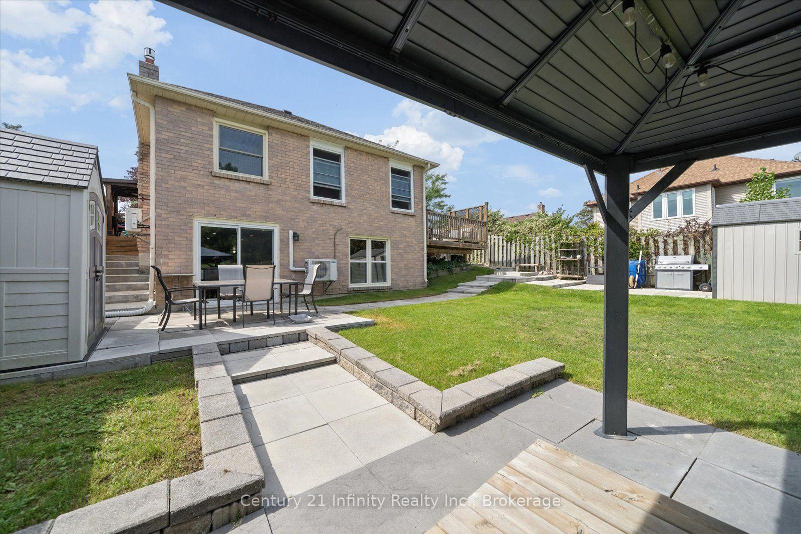 Photo 3 of 814 Lochness Crescent, Oshawa, McLaughlin — HOMEH