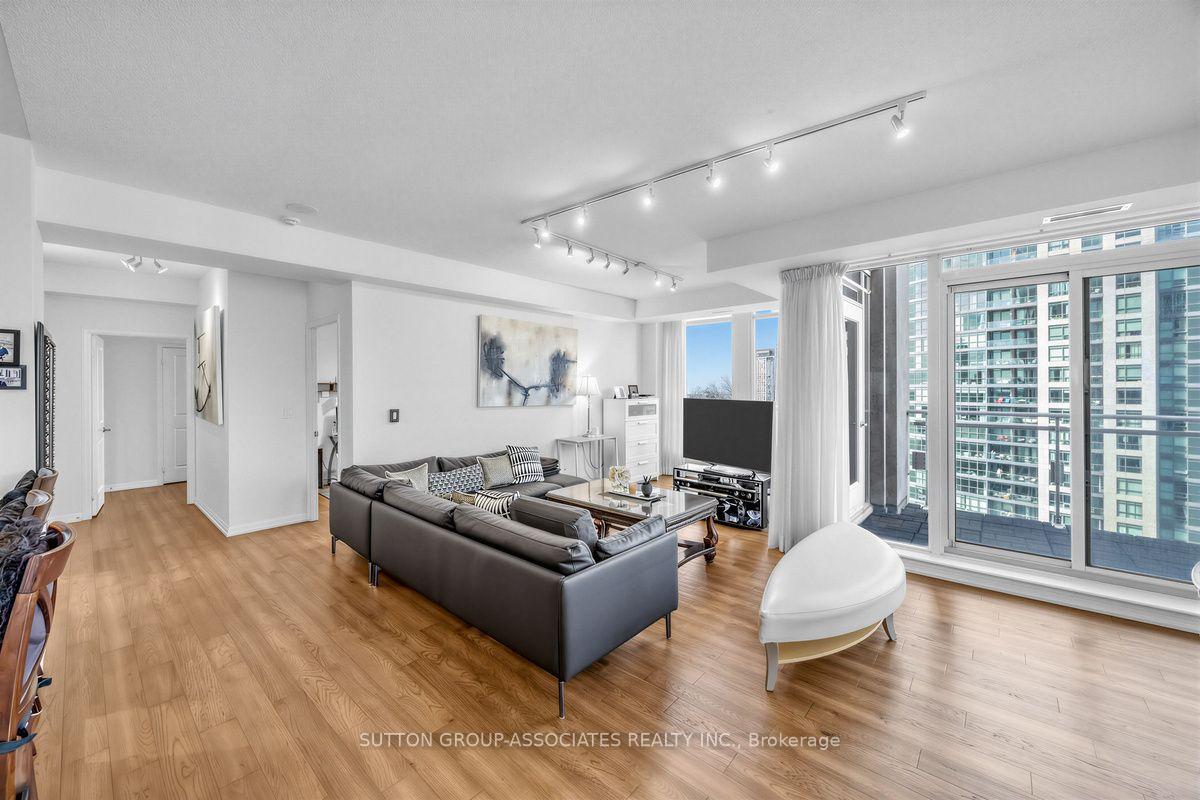 Photo 4 of Unit 1603, 628 Fleet Street, Toronto, Niagara — HOMEH