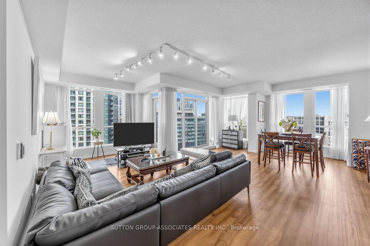 Photo 5 of Unit 1603, 628 Fleet Street, Toronto, Niagara — HOMEH