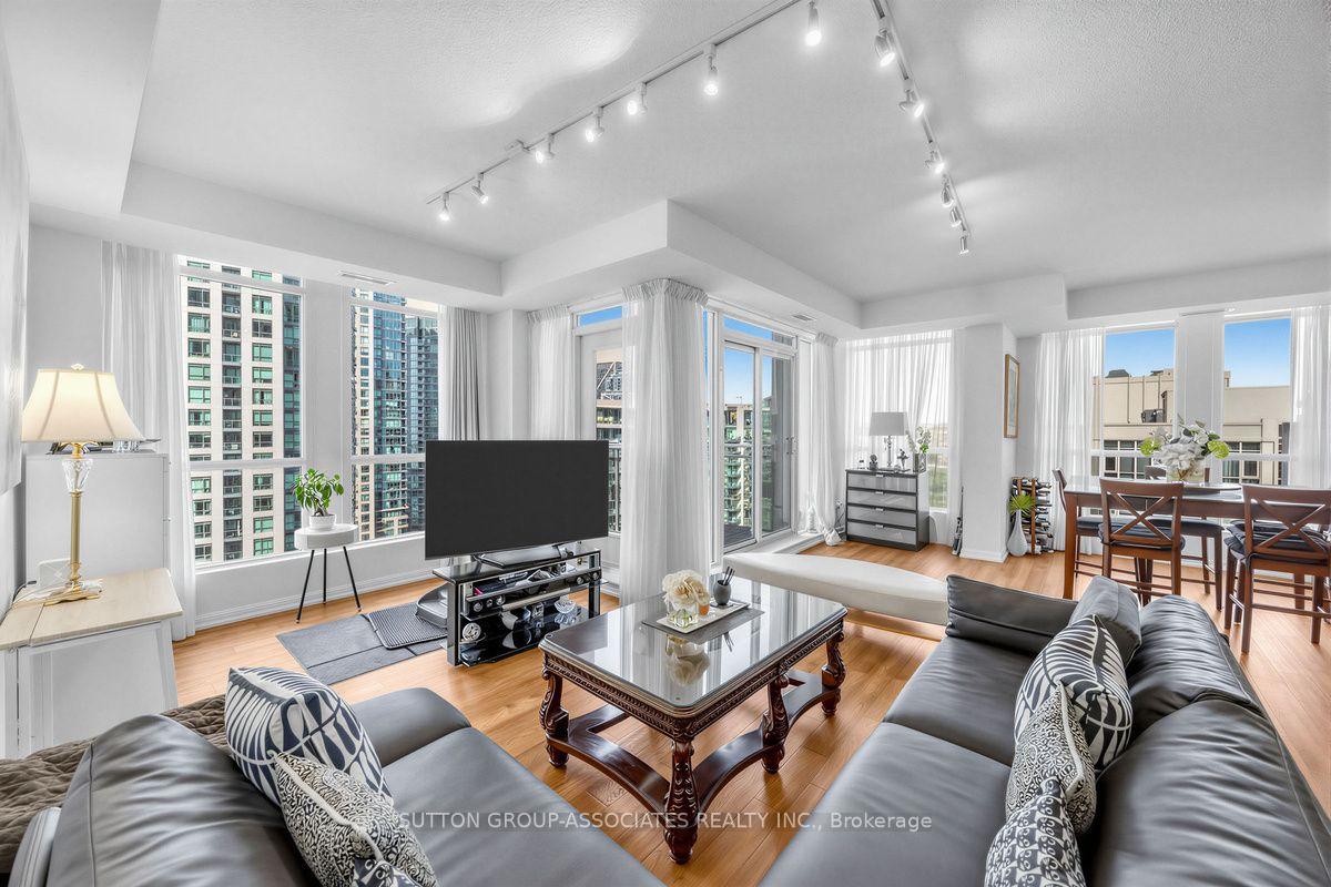 Photo 7 of Unit 1603, 628 Fleet Street, Toronto, Niagara — HOMEH