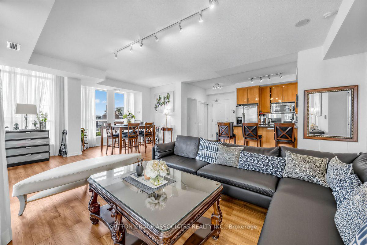 Photo 8 of Unit 1603, 628 Fleet Street, Toronto, Niagara — HOMEH