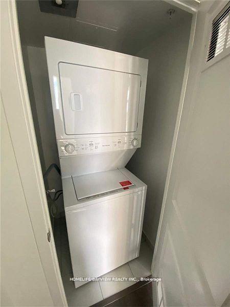Photo 4 of Unit 901, 75 oneida Crescent, Richmond Hill, Langstaff — HOMEH