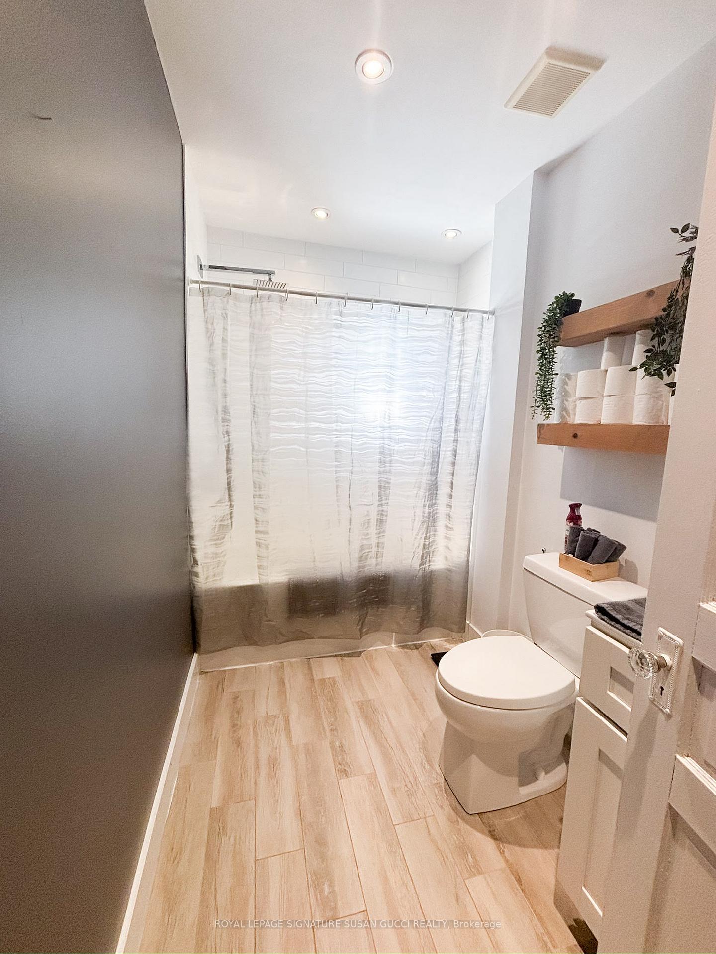 Photo 13 of 231 Chisholm Avenue, Toronto, Woodbine-Lumsden — HOMEH