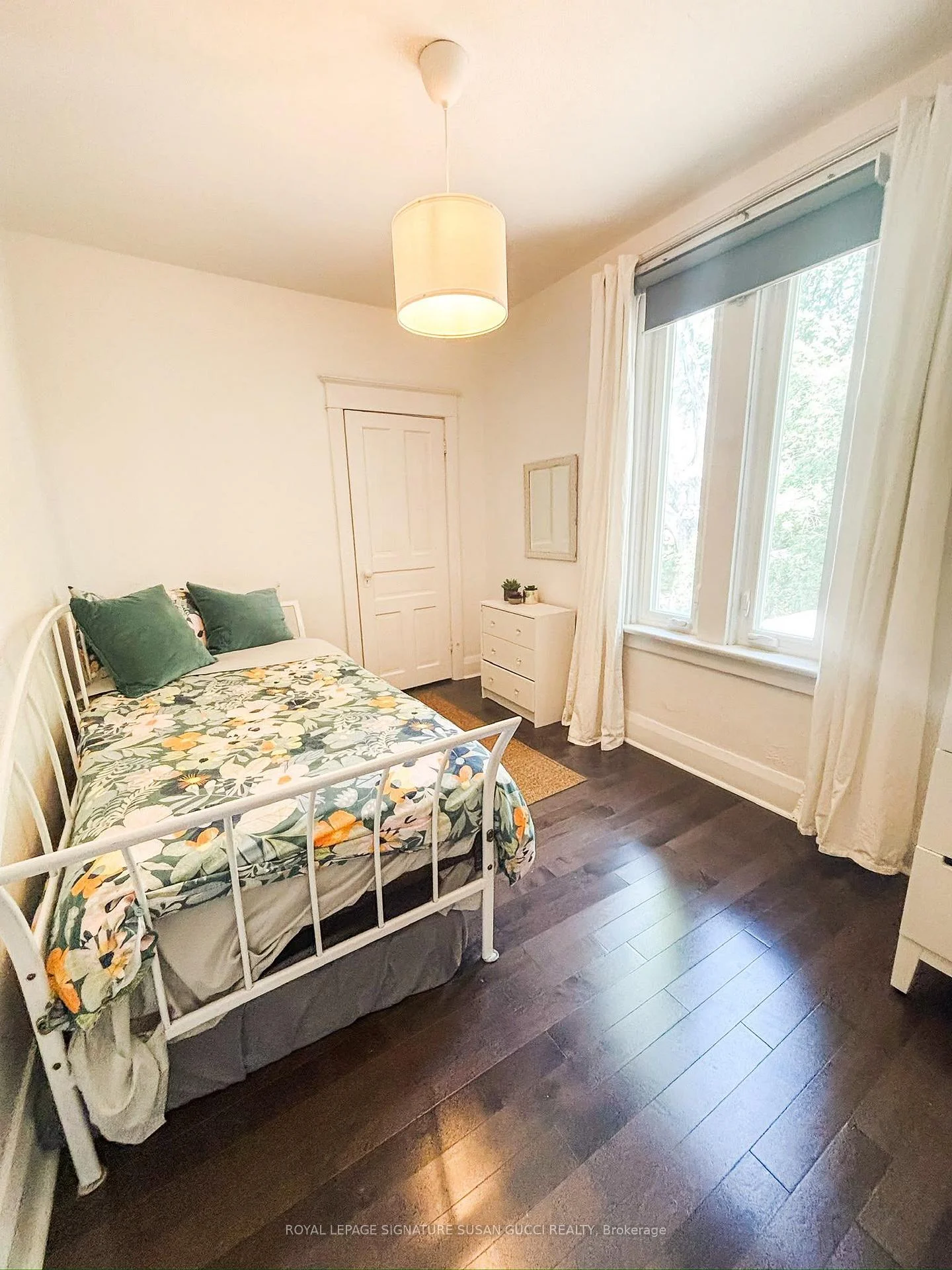 Photo 17 of 231 Chisholm Avenue, Toronto, Woodbine-Lumsden — HOMEH
