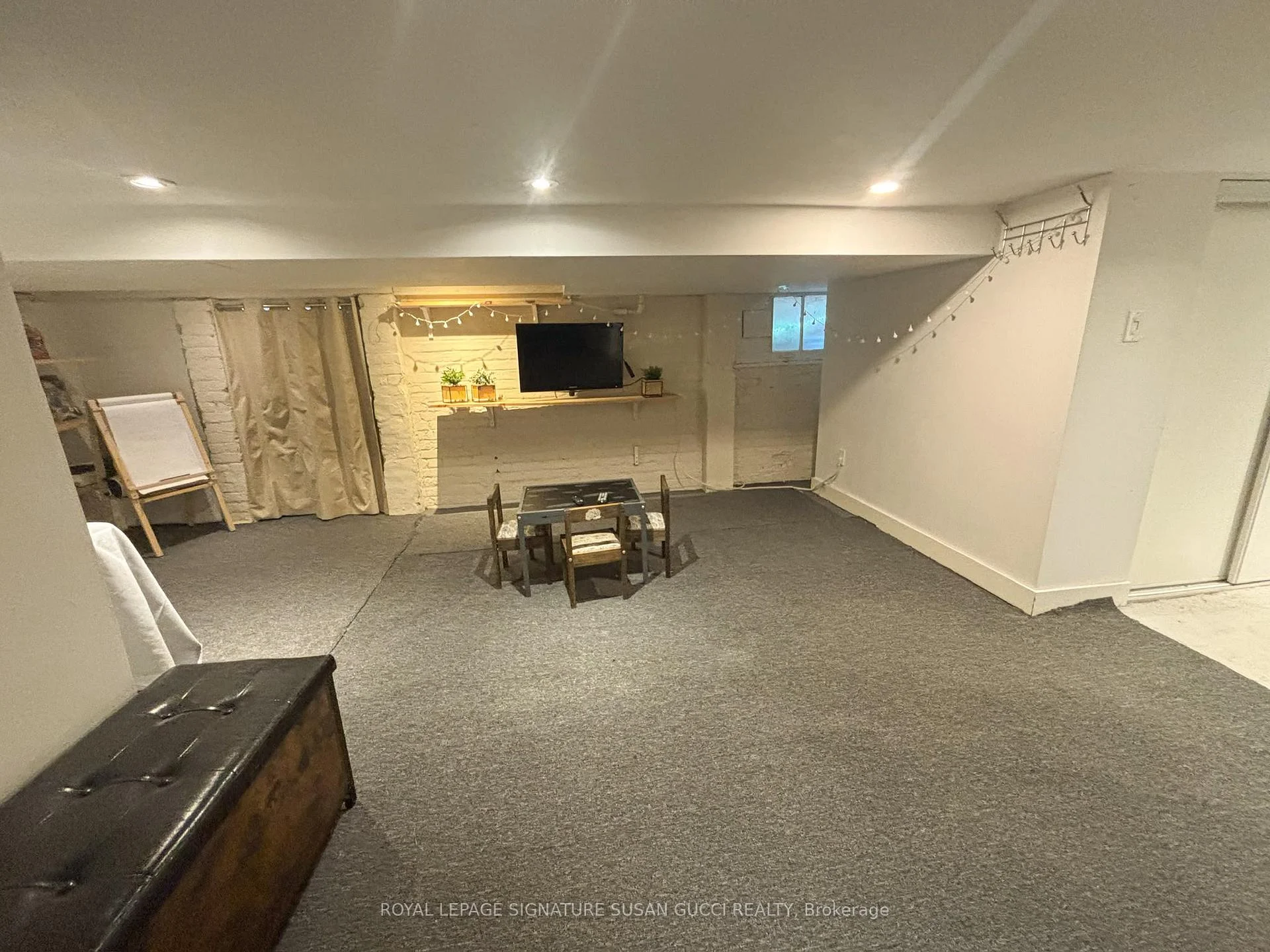 Photo 26 of 231 Chisholm Avenue, Toronto, Woodbine-Lumsden — HOMEH