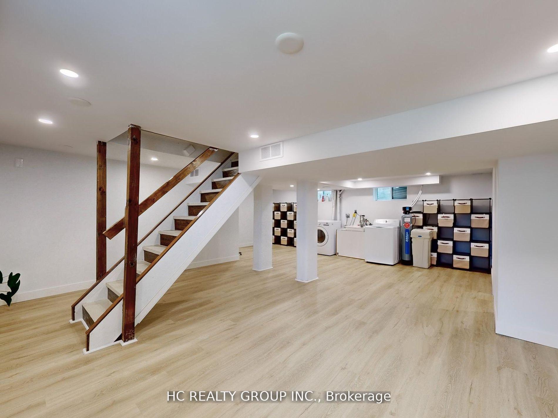 Photo 16 of 10 North Street, Barrie, Wellington — HOMEH
