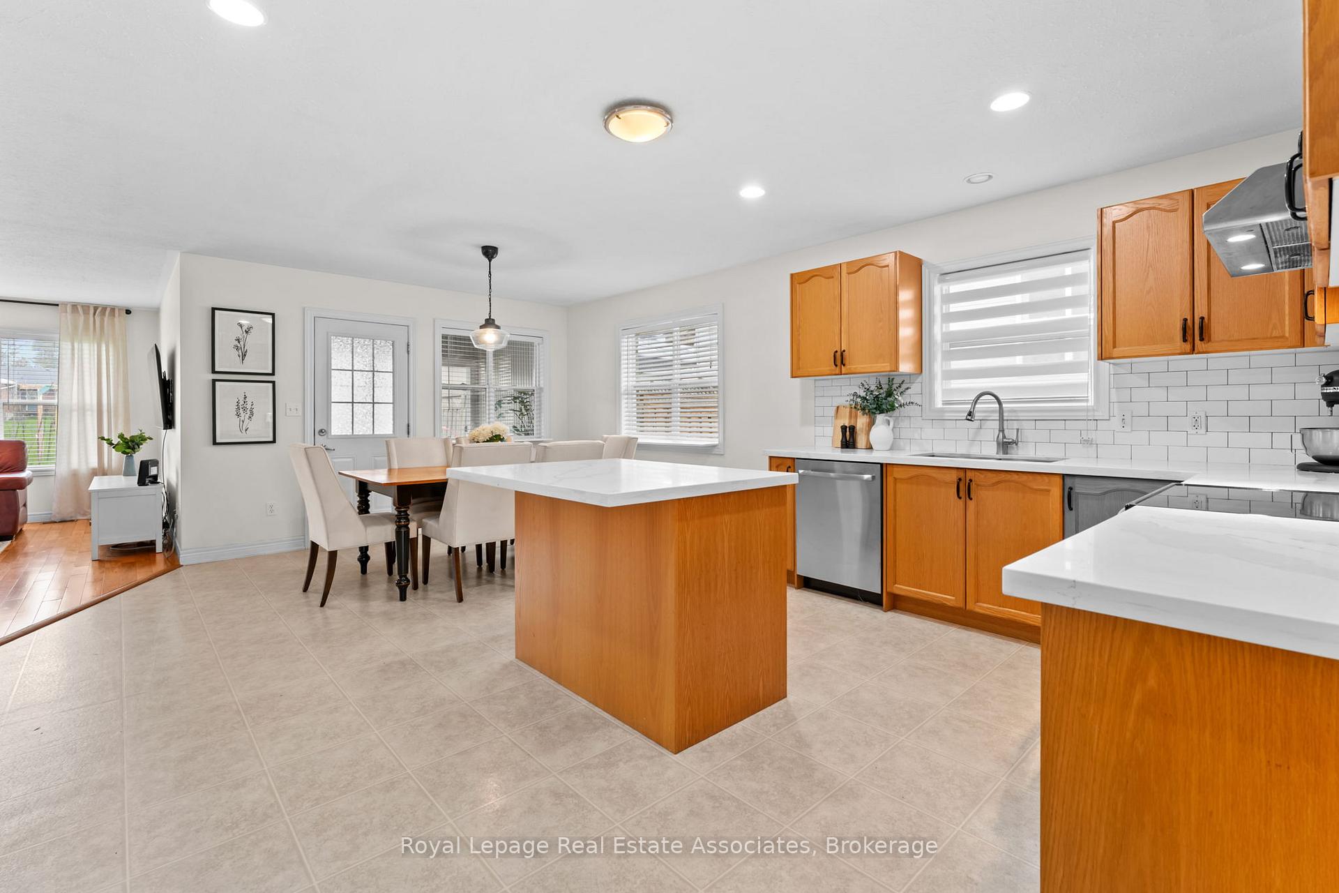 Photo 5 of 190 Sheffield Street, Southgate — HOMEH