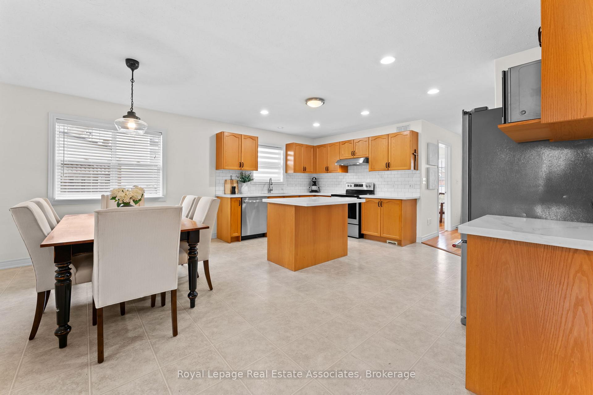 Photo 7 of 190 Sheffield Street, Southgate — HOMEH