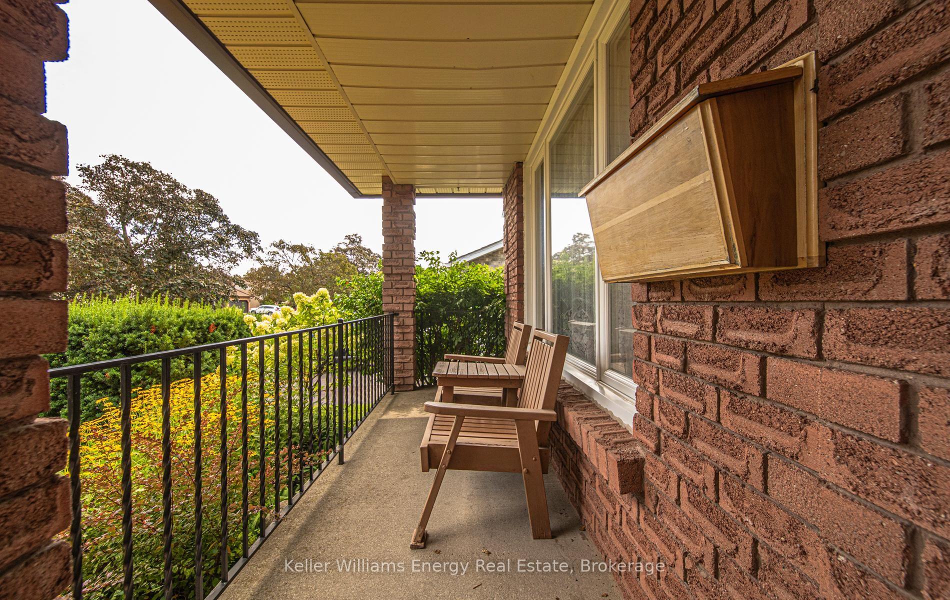 Photo 6 of 460 Labrador Drive, Oshawa, Donevan — HOMEH