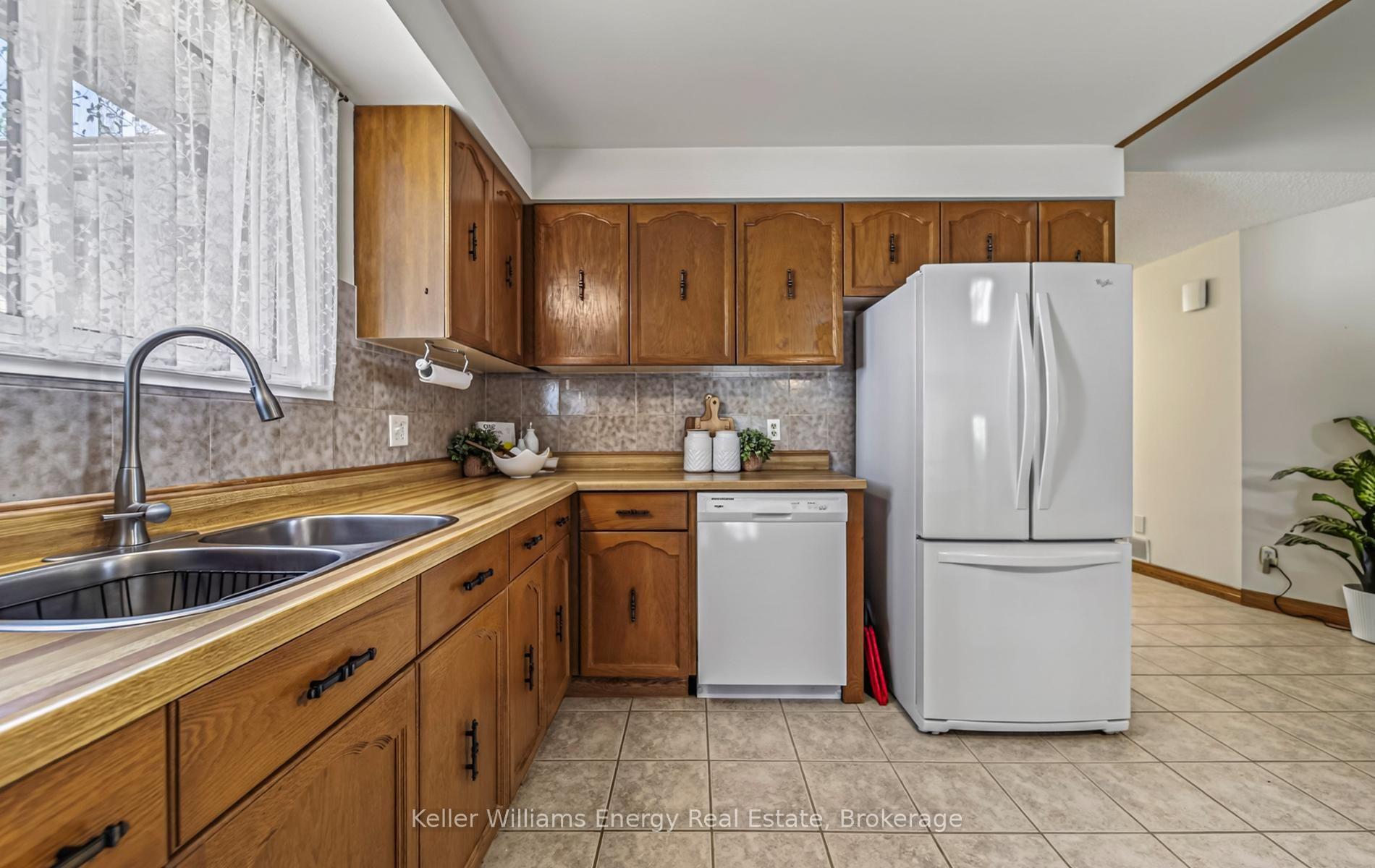 Photo 25 of 460 Labrador Drive, Oshawa, Donevan — HOMEH