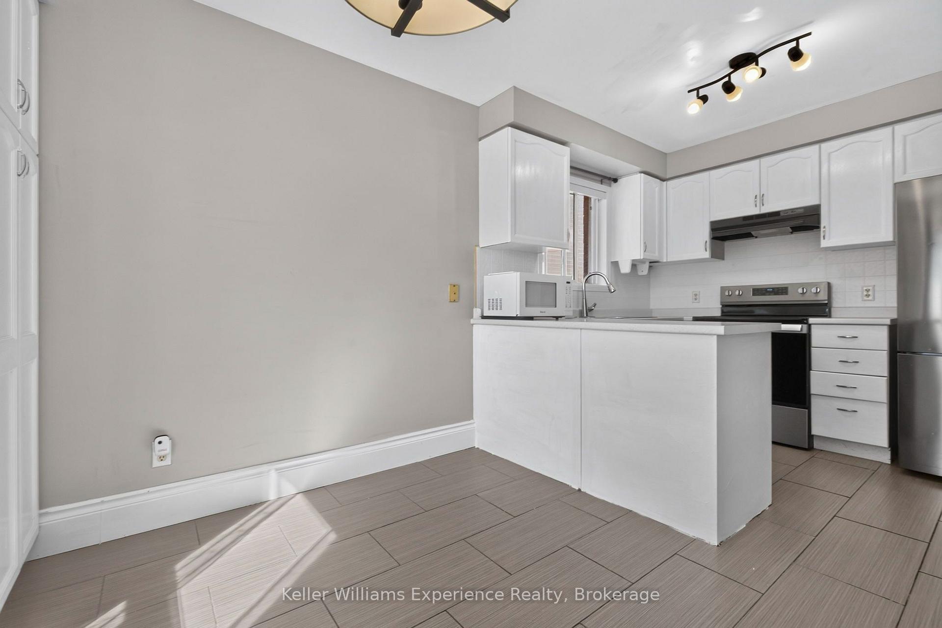 Photo 9 of 7 Golds Crescent, Barrie, Holly — HOMEH