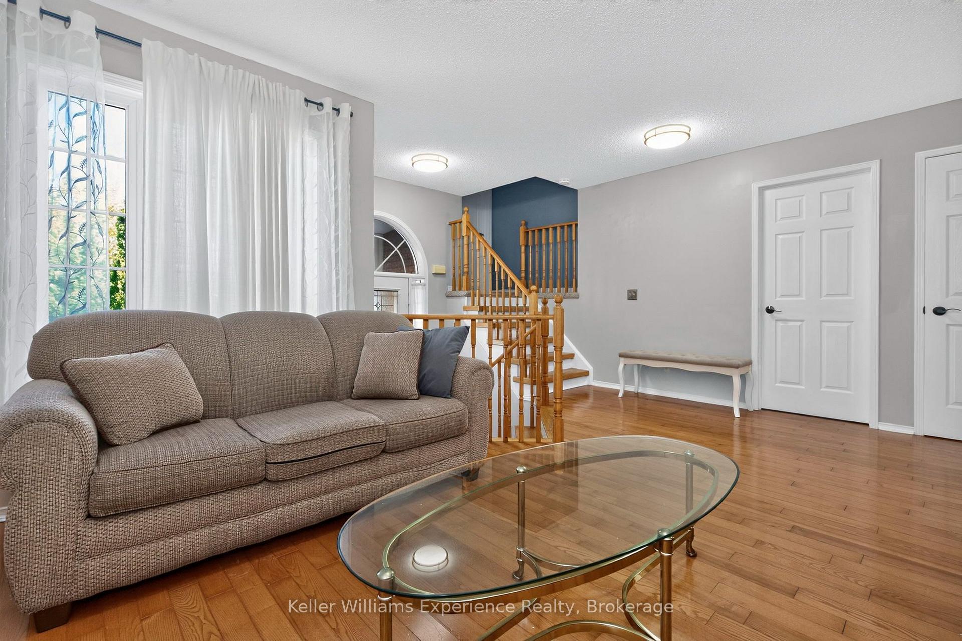 Photo 11 of 7 Golds Crescent, Barrie, Holly — HOMEH