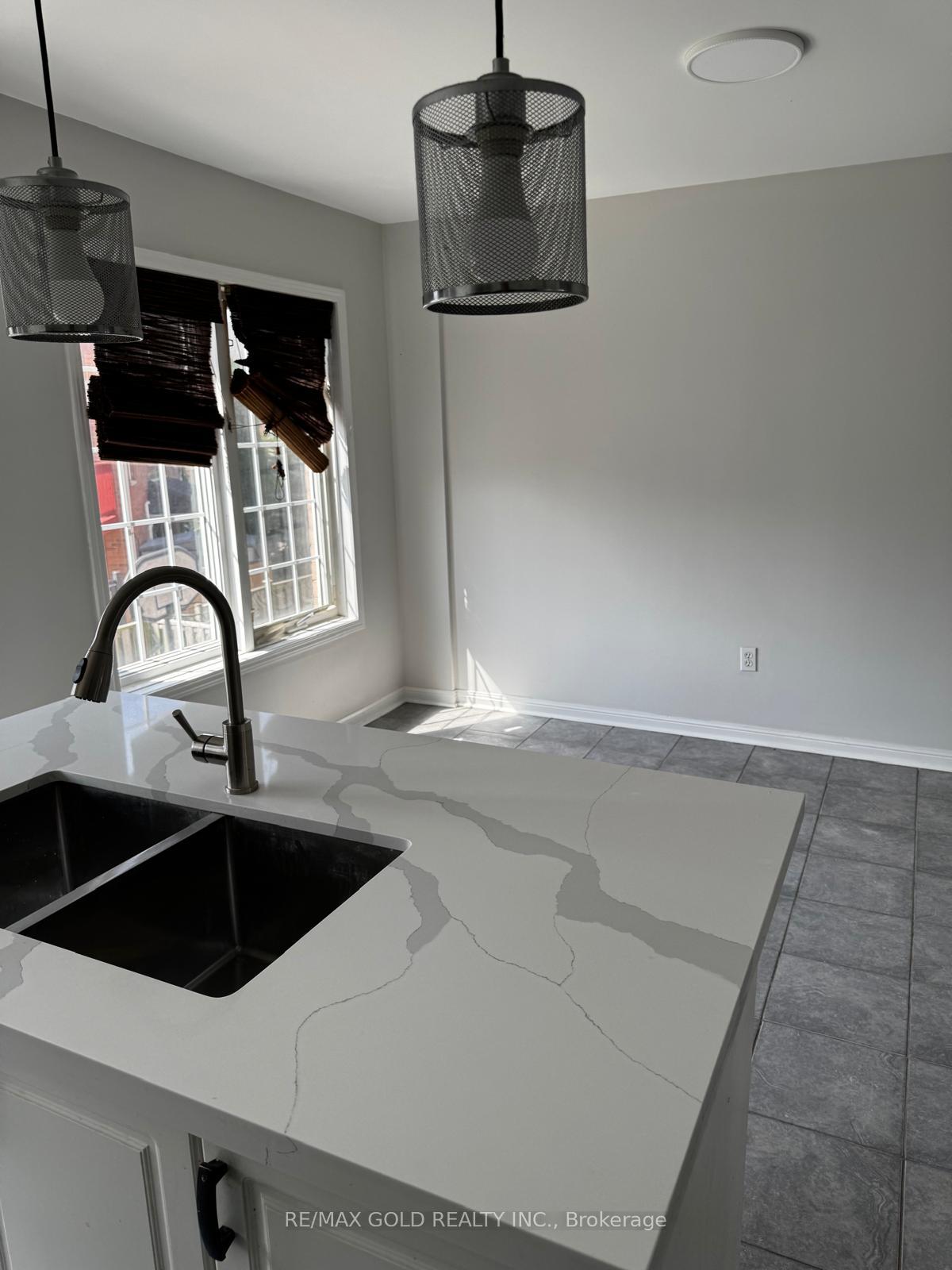 Photo 6 of 271 Richvale Drive S, Brampton, Heart Lake East — HOMEH