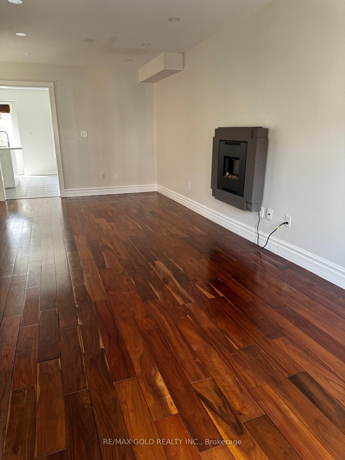 Photo 8 of 271 Richvale Drive S, Brampton, Heart Lake East — HOMEH