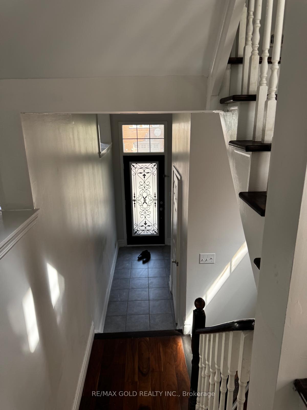 Photo 9 of 271 Richvale Drive S, Brampton, Heart Lake East — HOMEH