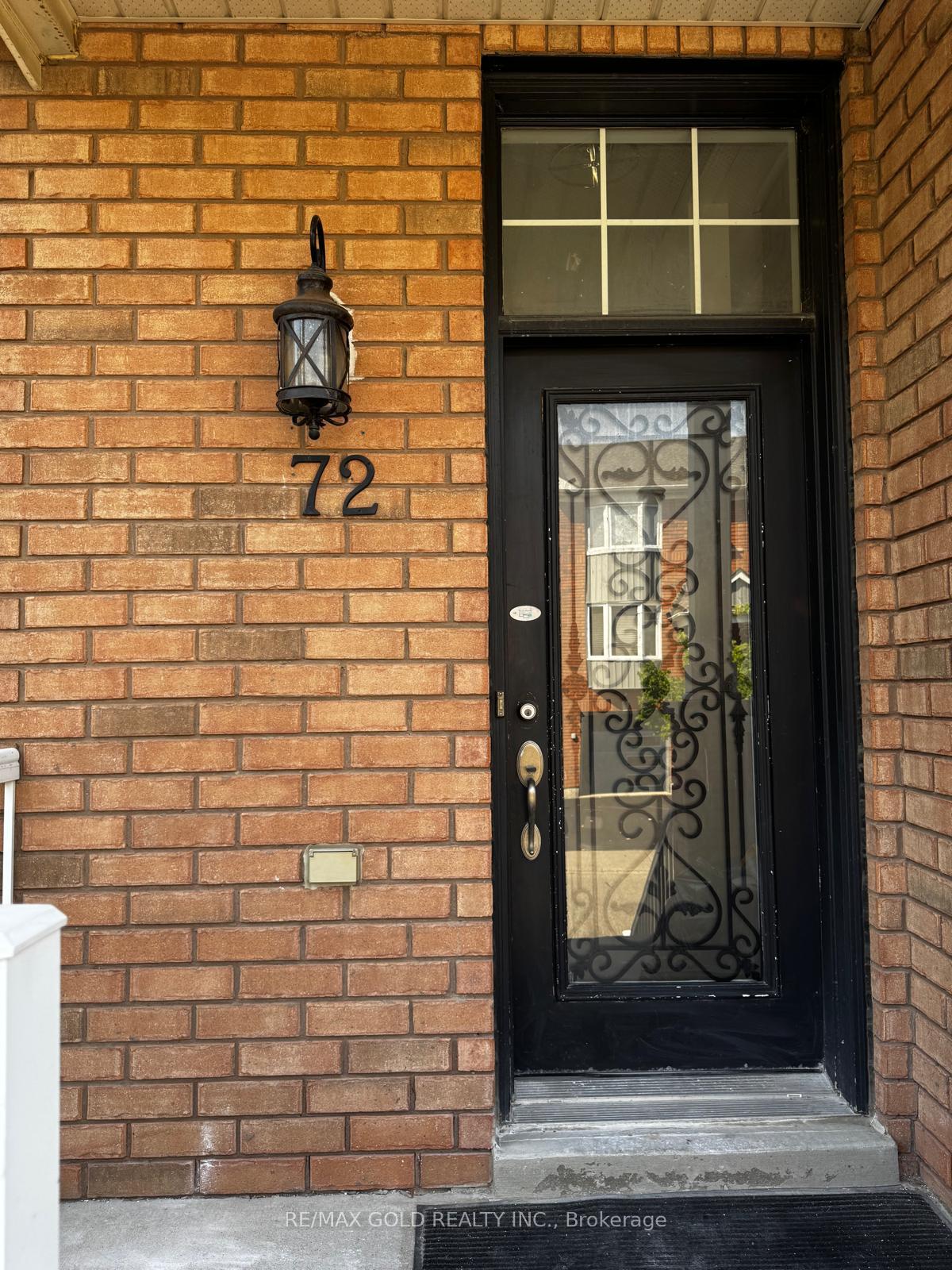 Photo 10 of 271 Richvale Drive S, Brampton, Heart Lake East — HOMEH