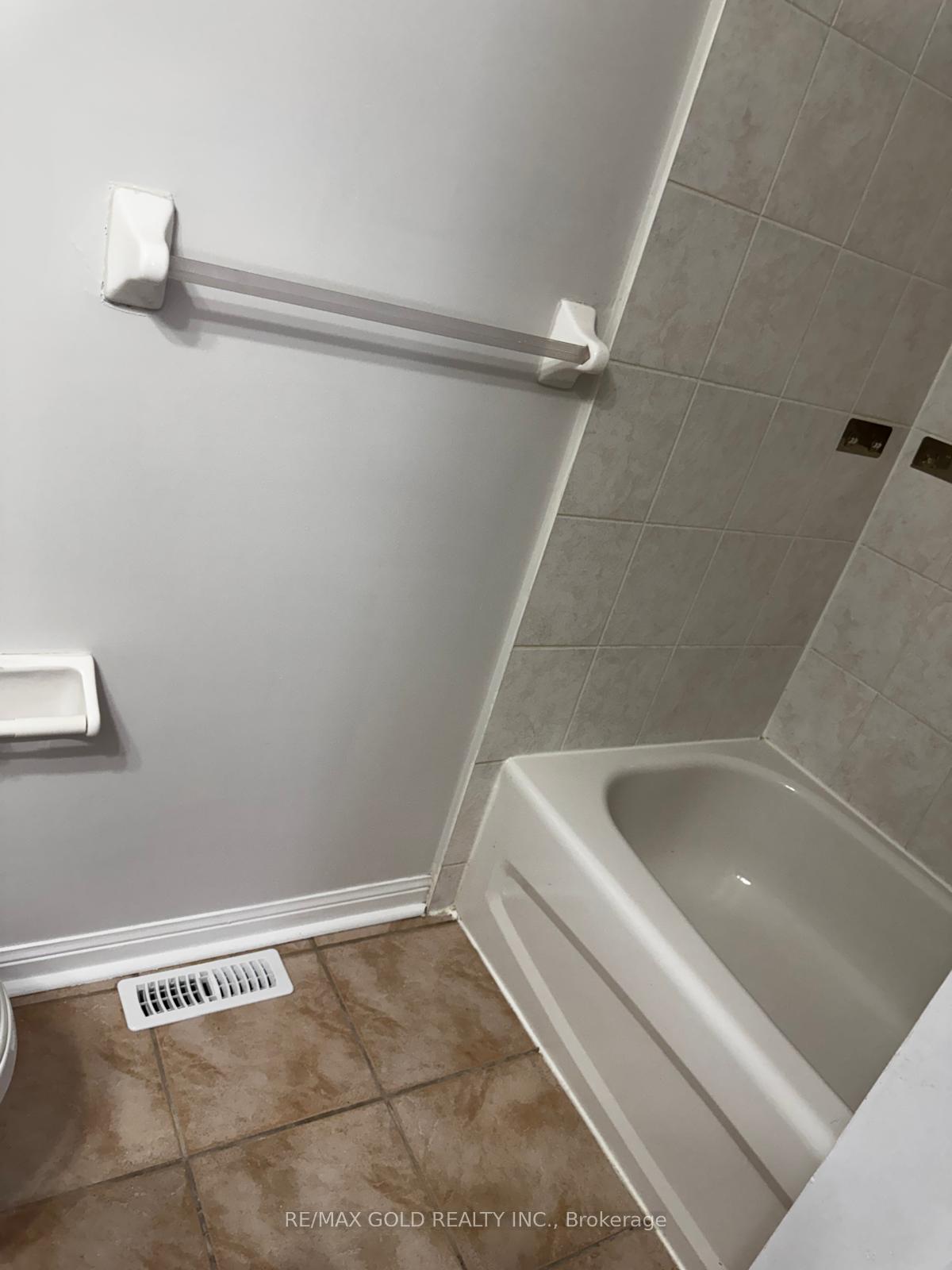 Photo 11 of 271 Richvale Drive S, Brampton, Heart Lake East — HOMEH