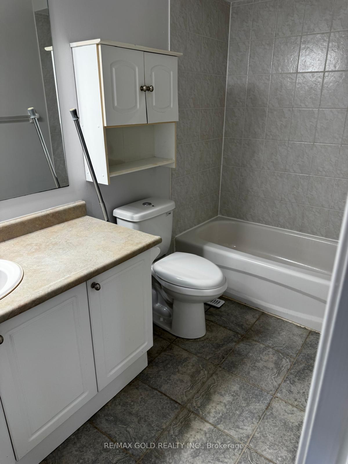 Photo 17 of 271 Richvale Drive S, Brampton, Heart Lake East — HOMEH