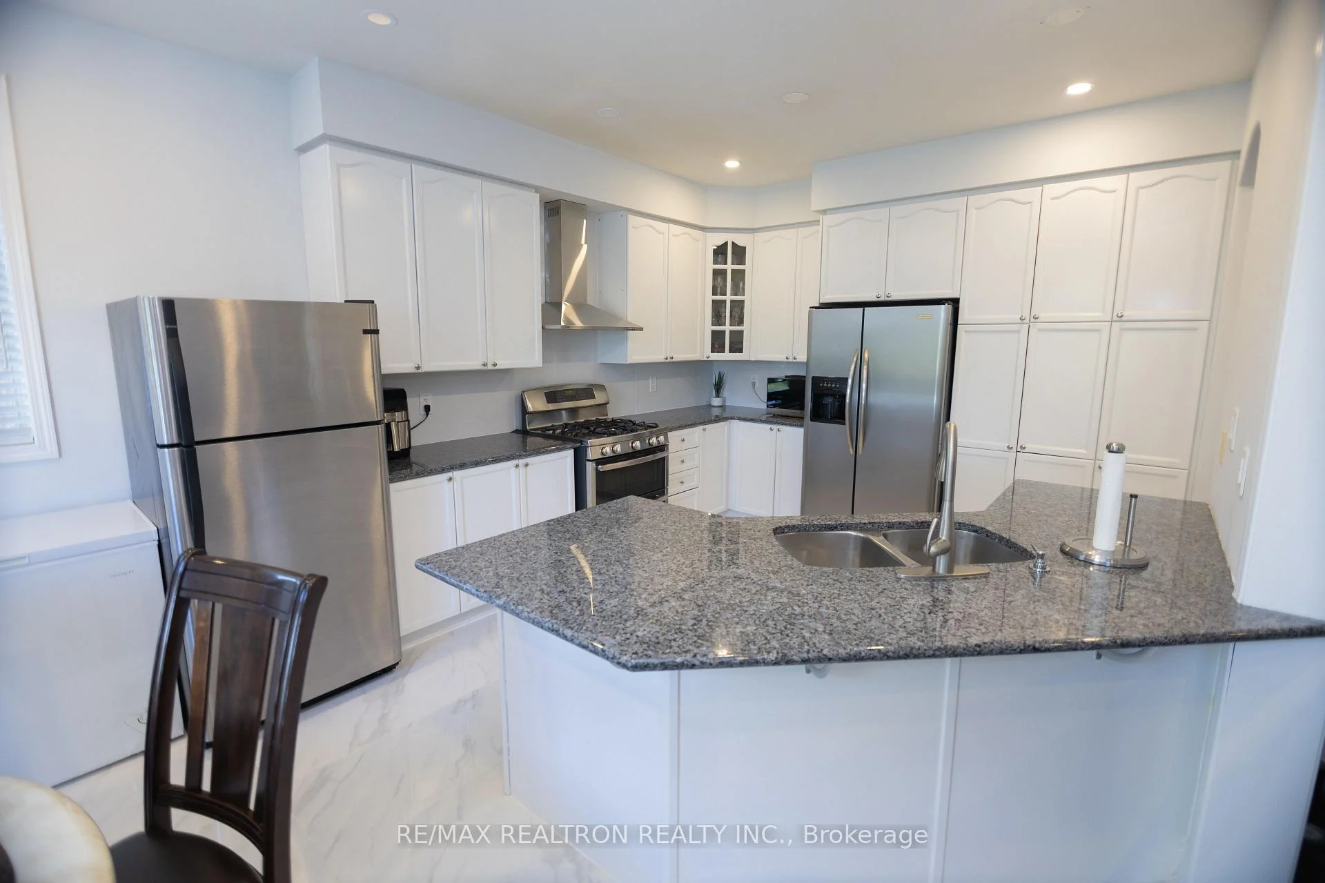 Photo 5 of 34 Catchfly Crescent, Brampton, Vales of Castlemore — HOMEH