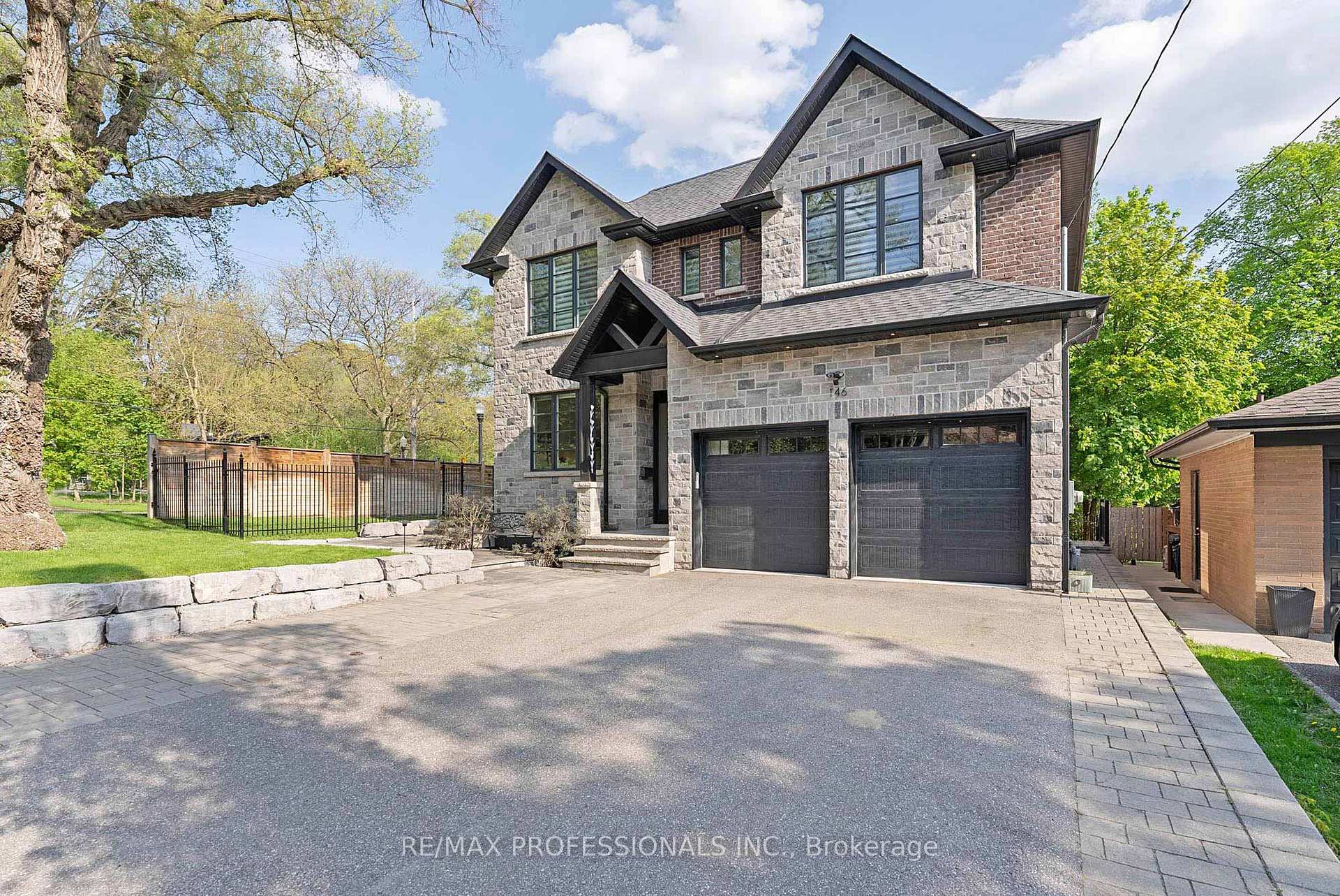 Photo of 146 Thompson Avenue