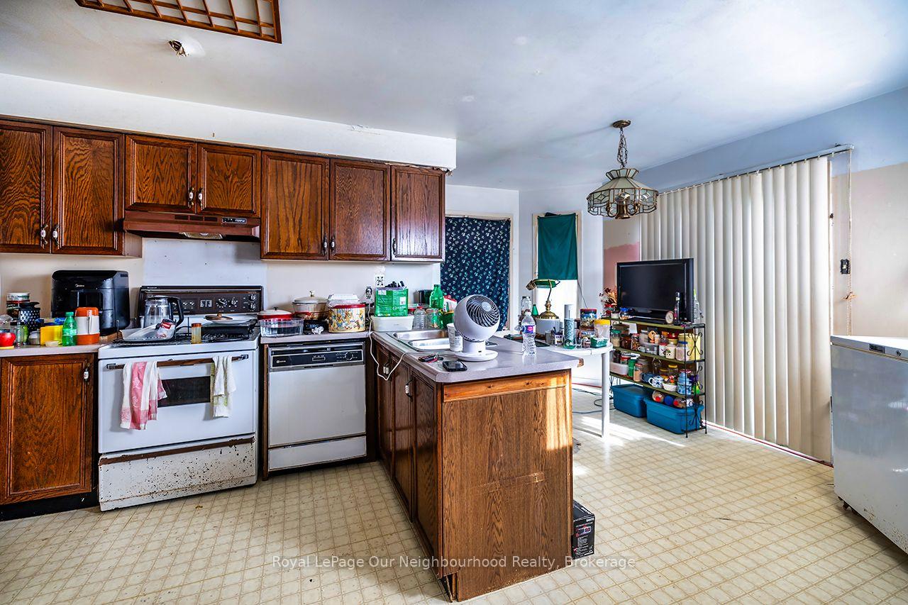 Photo 6 of 24 Coe Drive, Ajax, Central — HOMEH