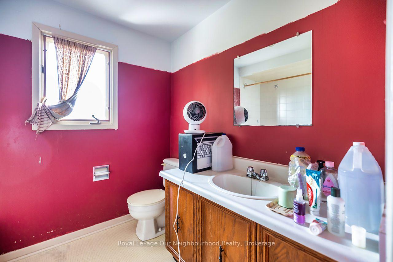 Photo 17 of 24 Coe Drive, Ajax, Central — HOMEH