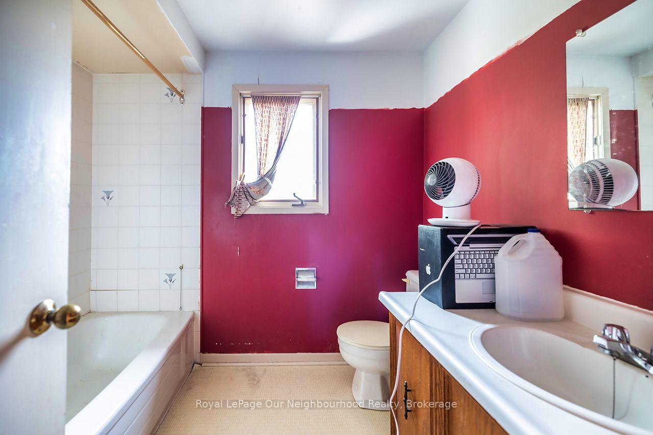 Photo 18 of 24 Coe Drive, Ajax, Central — HOMEH