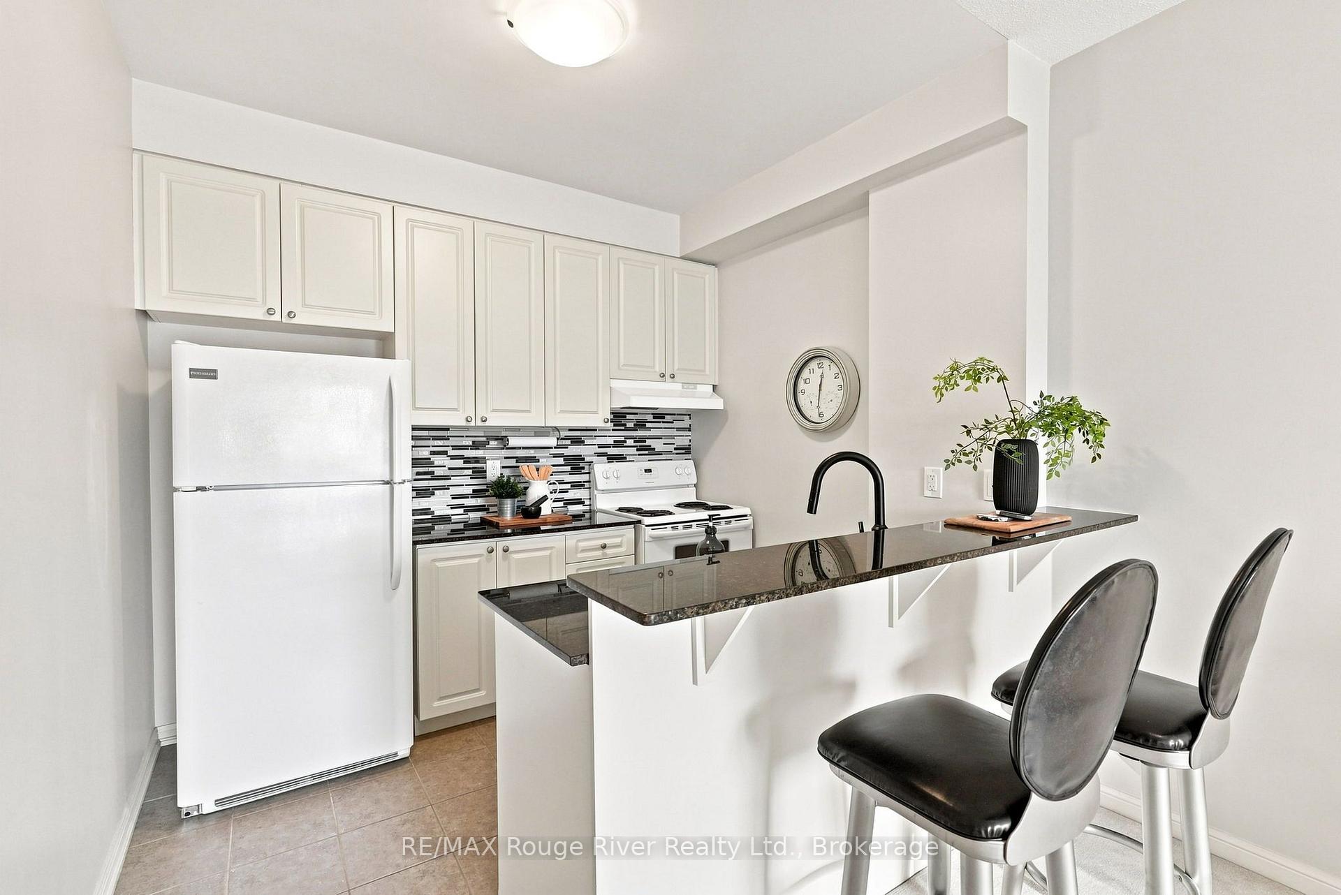Photo 4 of Unit 311, 1 Sidney Lane, Clarington, Bowmanville — HOMEH