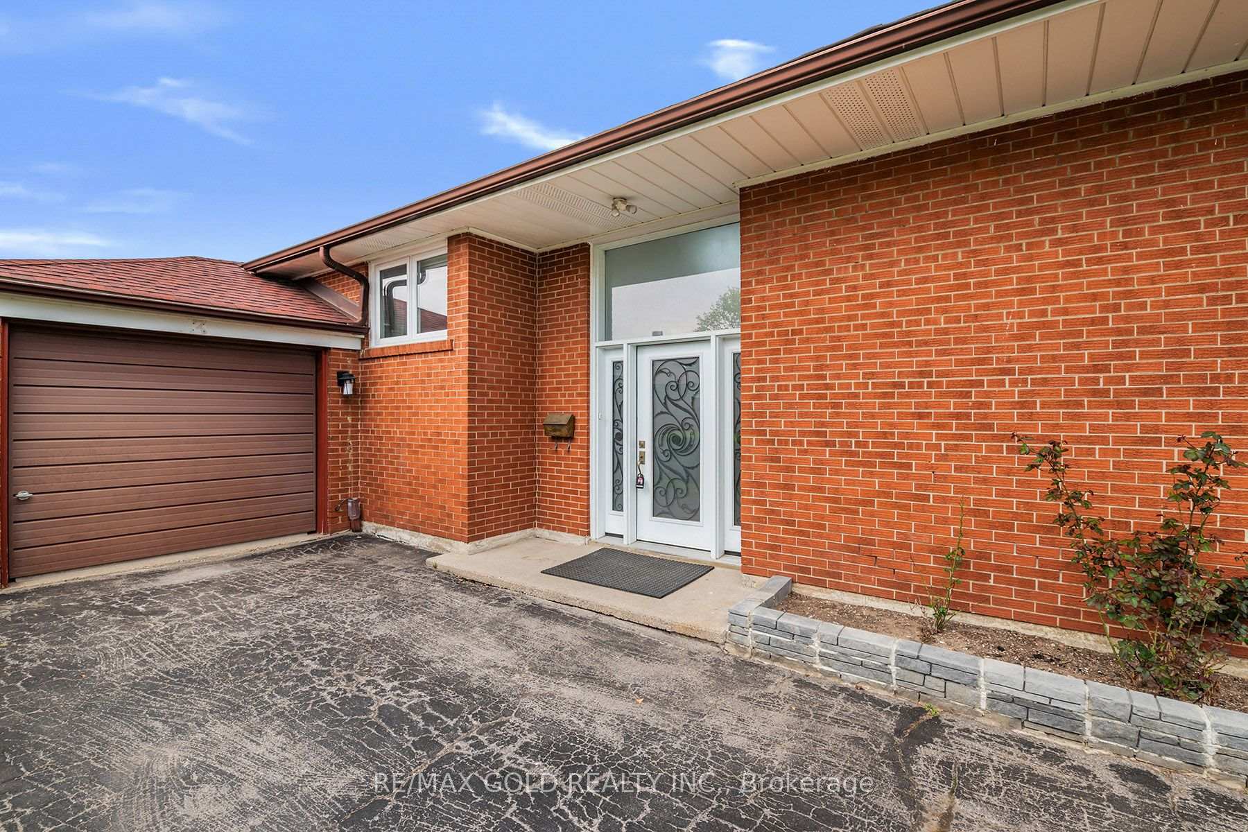 Photo 2 of 3 Willamere Drive, Scarborough, Cliffcrest — HOMEH