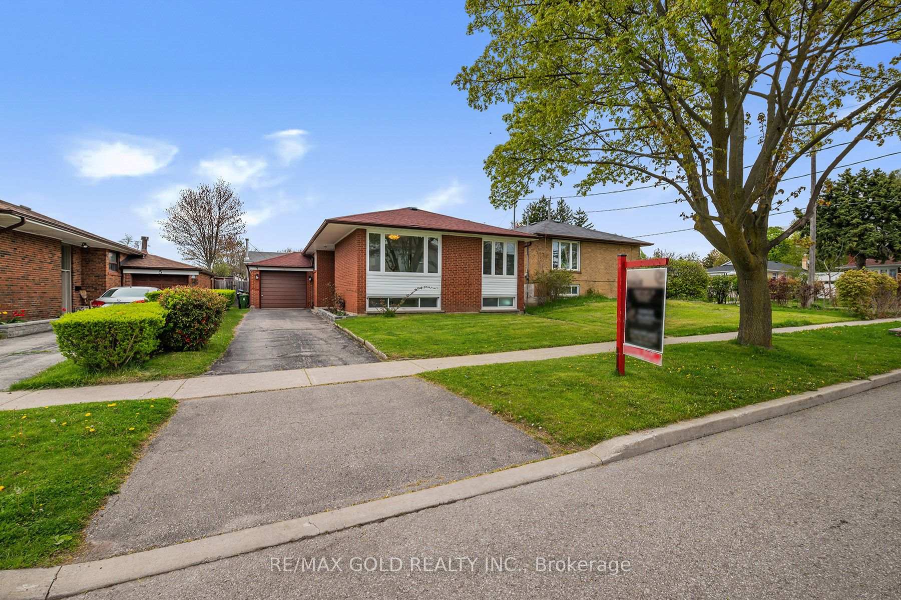 Photo 4 of 3 Willamere Drive, Scarborough, Cliffcrest — HOMEH