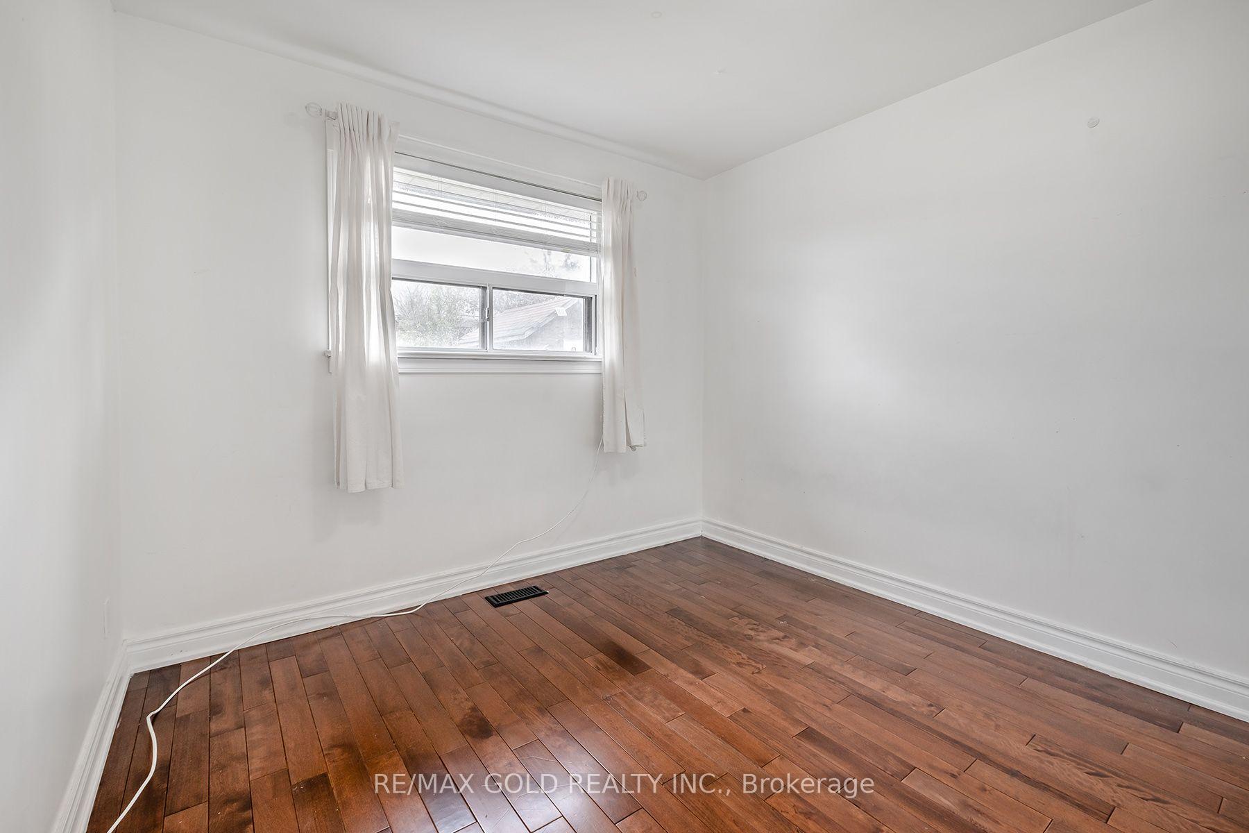 Photo 6 of 3 Willamere Drive, Scarborough, Cliffcrest — HOMEH