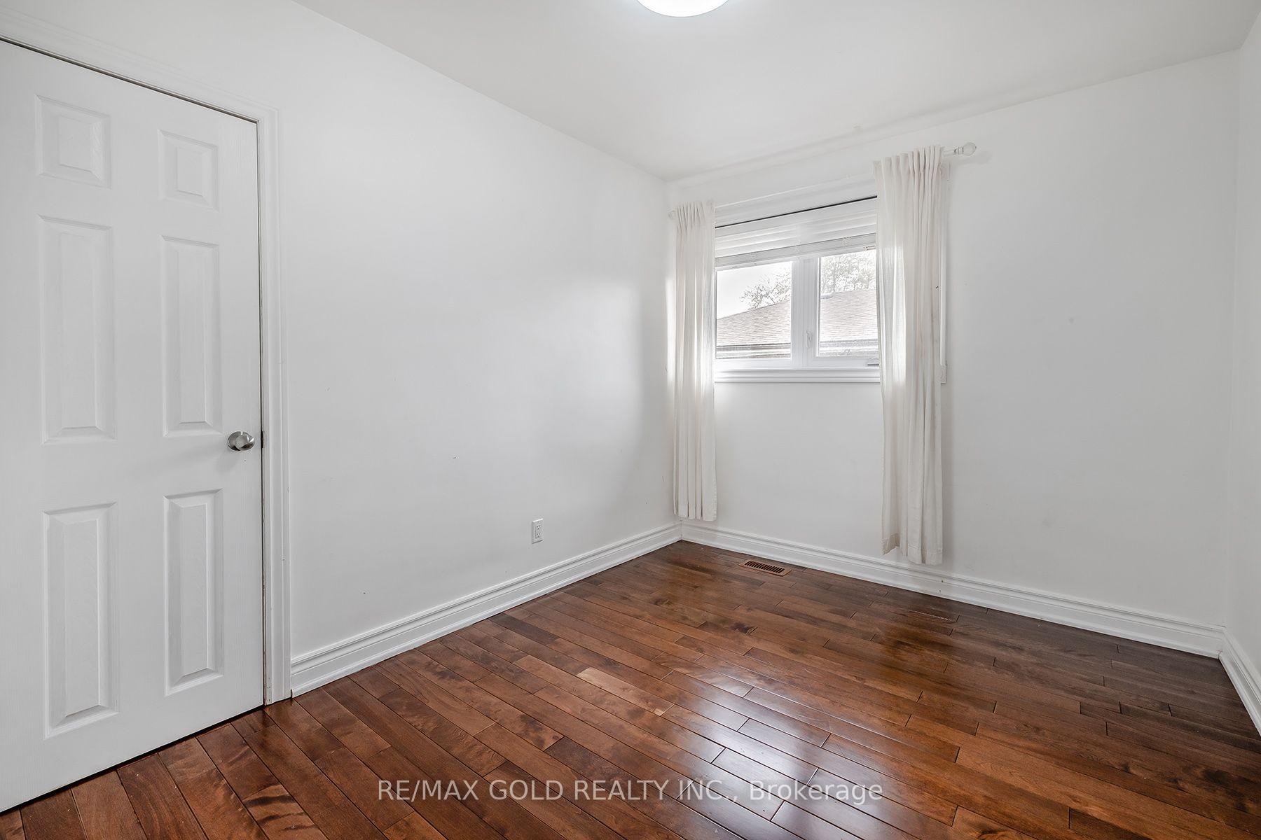 Photo 8 of 3 Willamere Drive, Scarborough, Cliffcrest — HOMEH