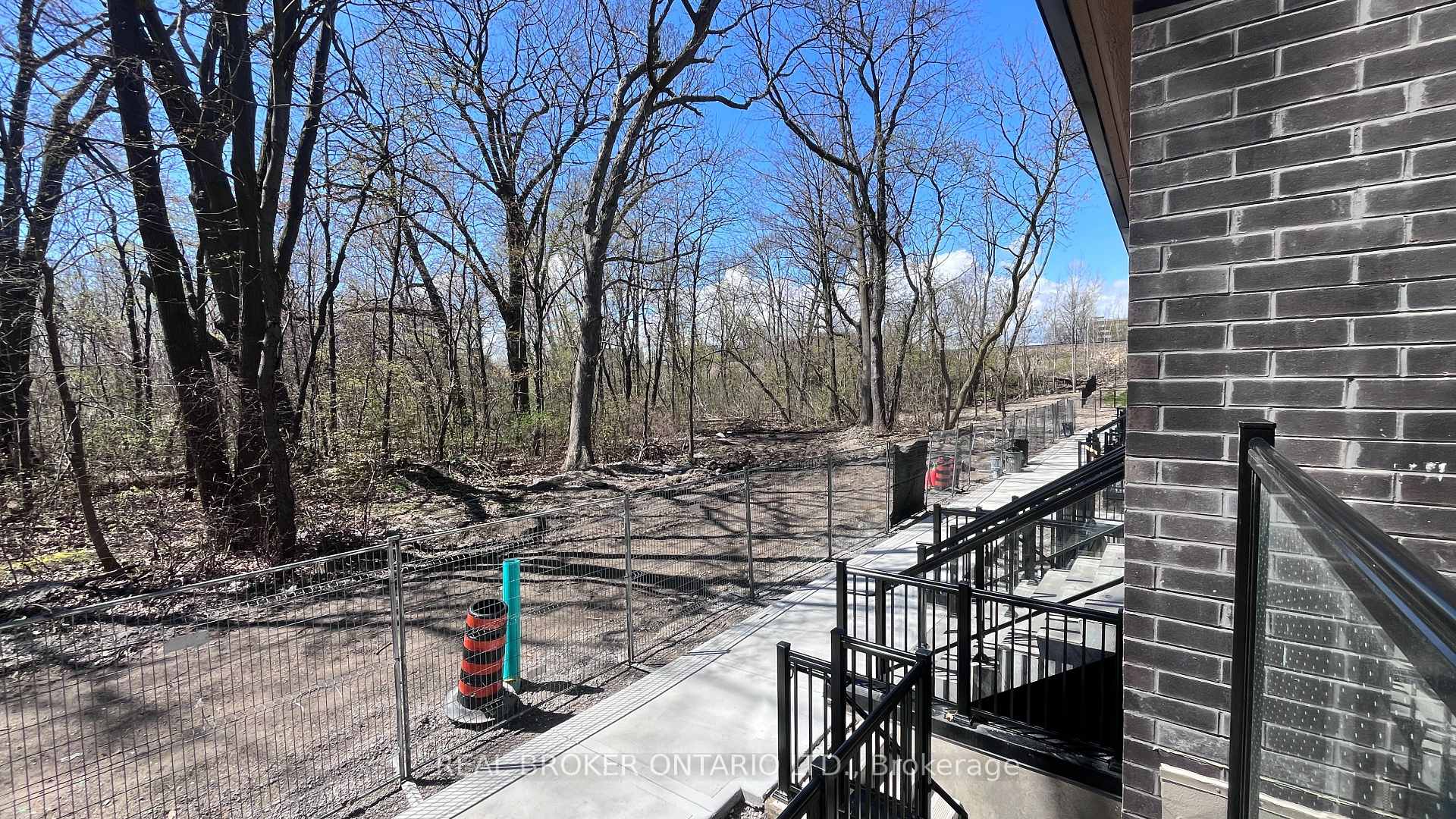 Photo 4 of Unit 11, 170 Clonmore Drive, Scarborough, Birchcliffe-Cliffside — HOMEH