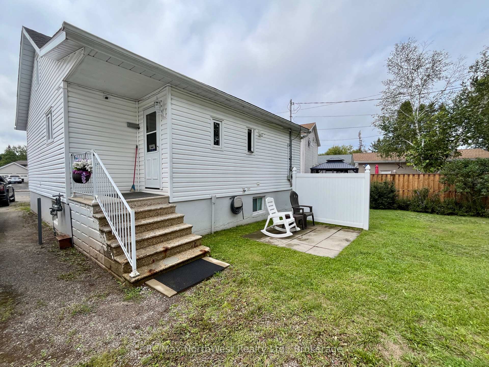 Photo 3 of 10 Spruce Road, Atikokan — HOMEH