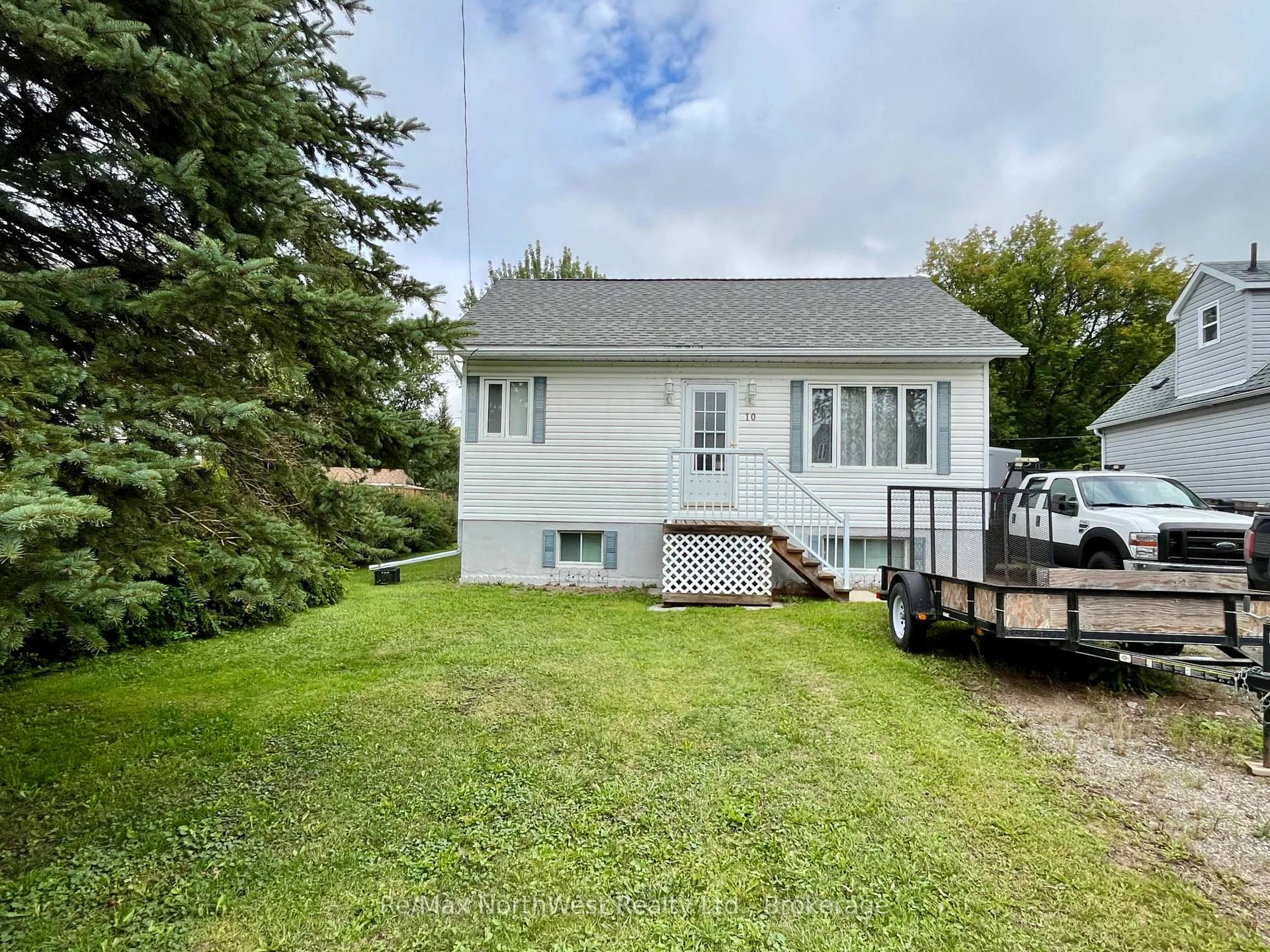 Photo 2 of 10 Spruce Road, Atikokan — HOMEH
