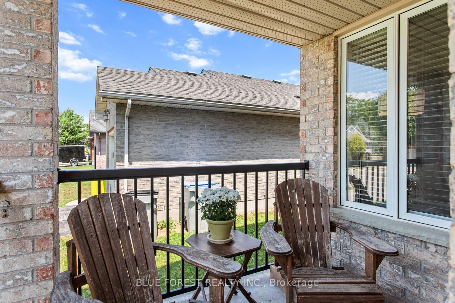 Photo 2 of 51 Hickory Boulevard W, Strathroy-Caradoc, SE — HOMEH