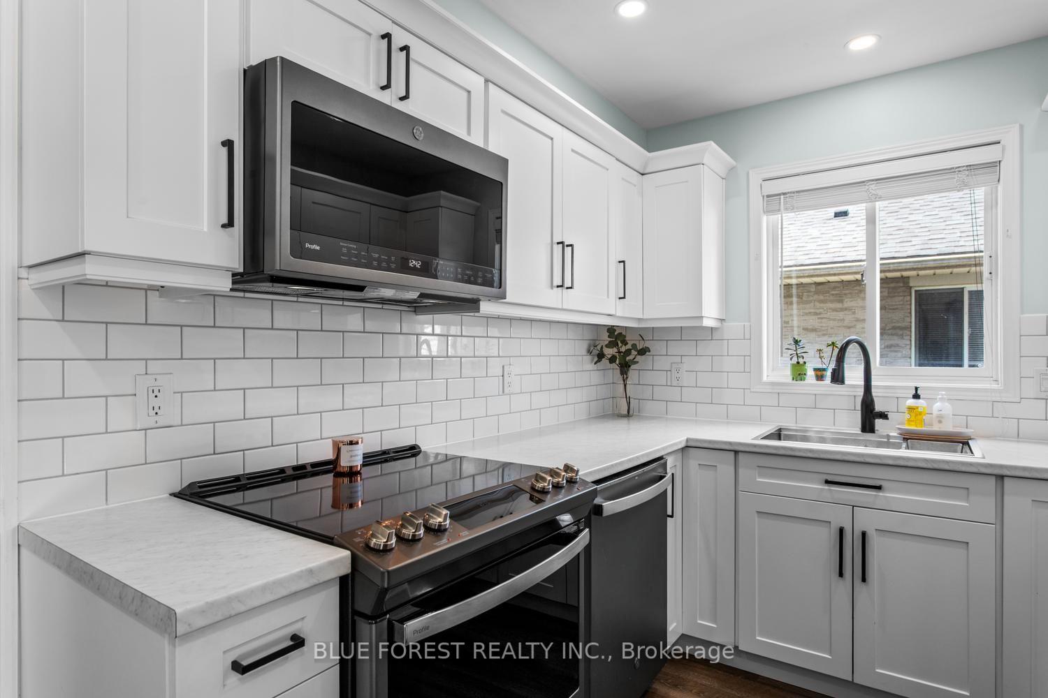 Photo 13 of 51 Hickory Boulevard W, Strathroy-Caradoc, SE — HOMEH