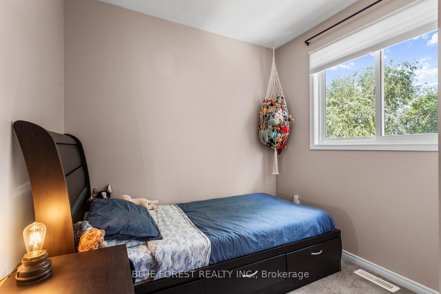Photo 21 of 51 Hickory Boulevard W, Strathroy-Caradoc, SE — HOMEH