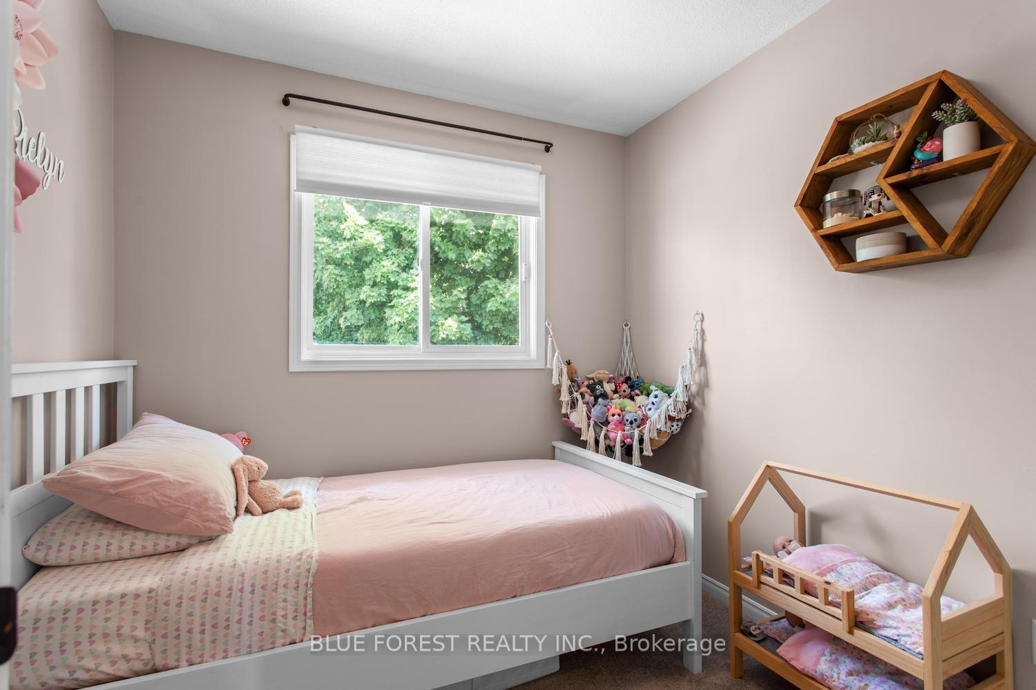 Photo 23 of 51 Hickory Boulevard W, Strathroy-Caradoc, SE — HOMEH