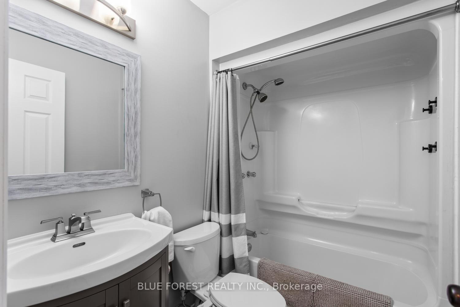 Photo 25 of 51 Hickory Boulevard W, Strathroy-Caradoc, SE — HOMEH