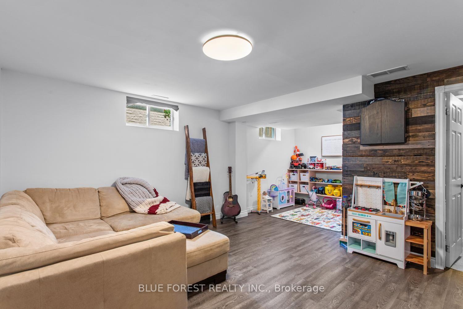 Photo 28 of 51 Hickory Boulevard W, Strathroy-Caradoc, SE — HOMEH