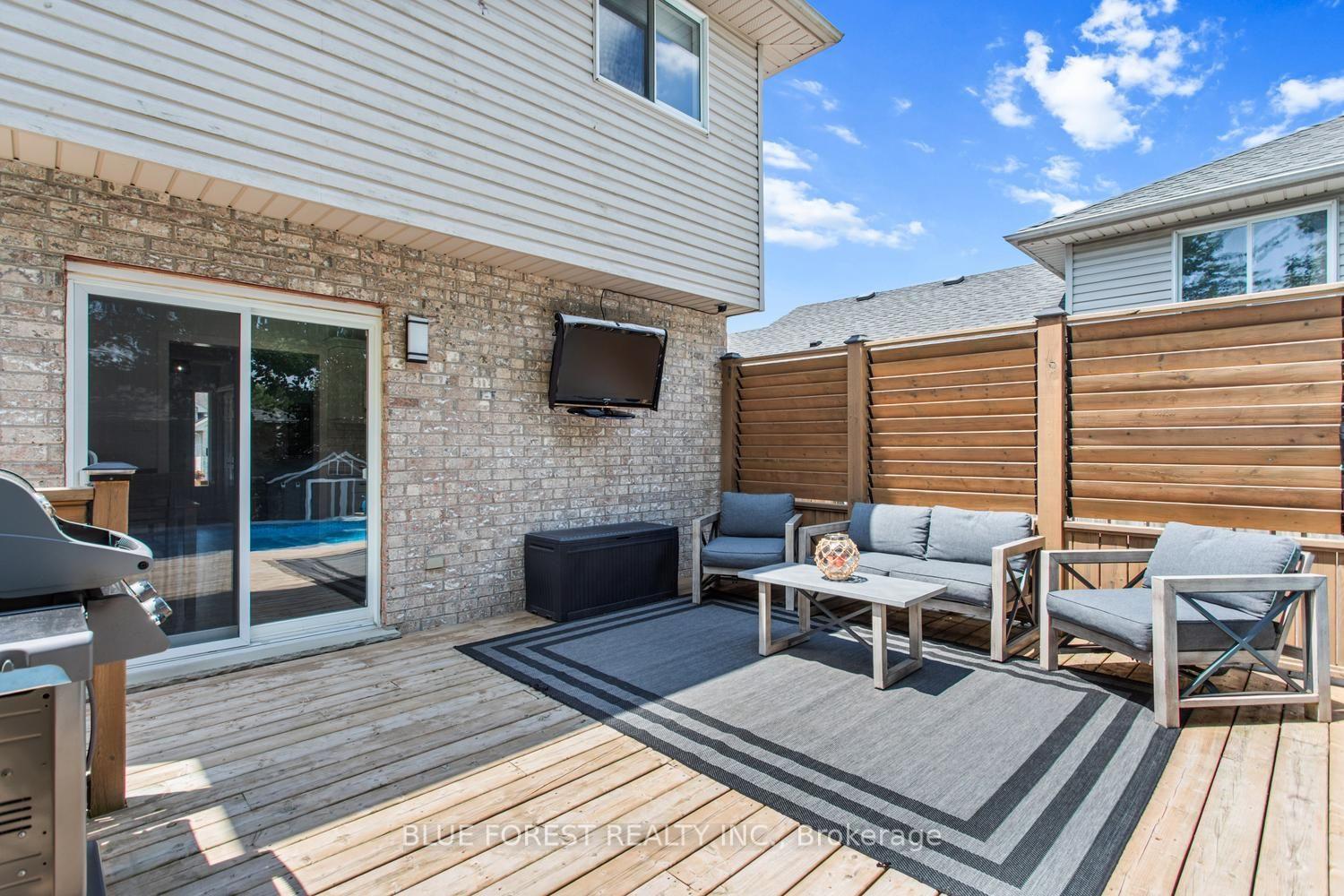 Photo 36 of 51 Hickory Boulevard W, Strathroy-Caradoc, SE — HOMEH