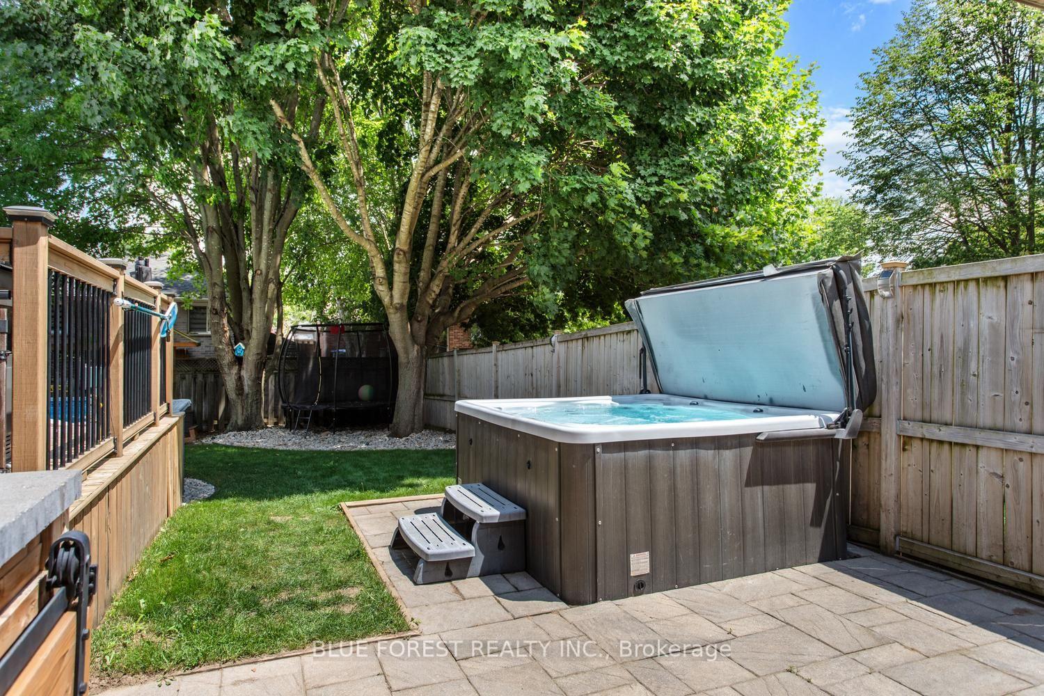 Photo 40 of 51 Hickory Boulevard W, Strathroy-Caradoc, SE — HOMEH