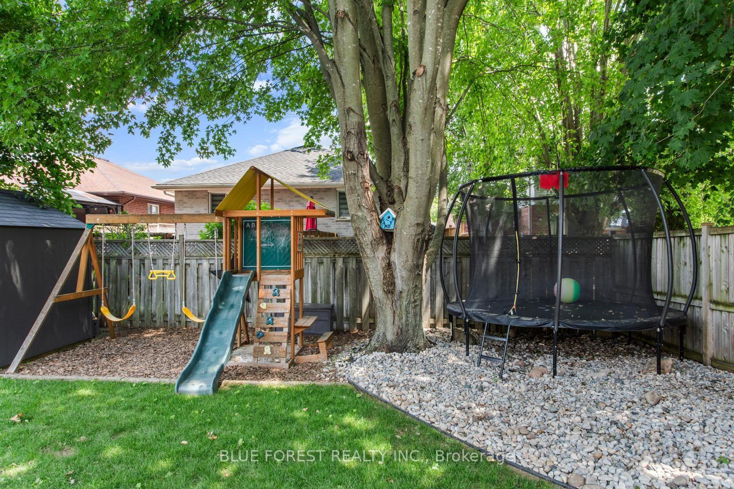 Photo 43 of 51 Hickory Boulevard W, Strathroy-Caradoc, SE — HOMEH