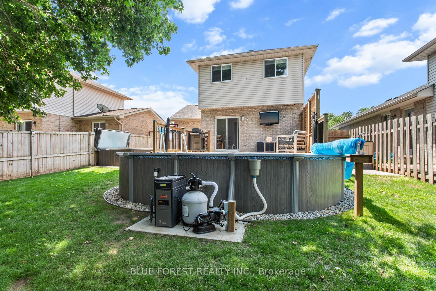 Photo 44 of 51 Hickory Boulevard W, Strathroy-Caradoc, SE — HOMEH