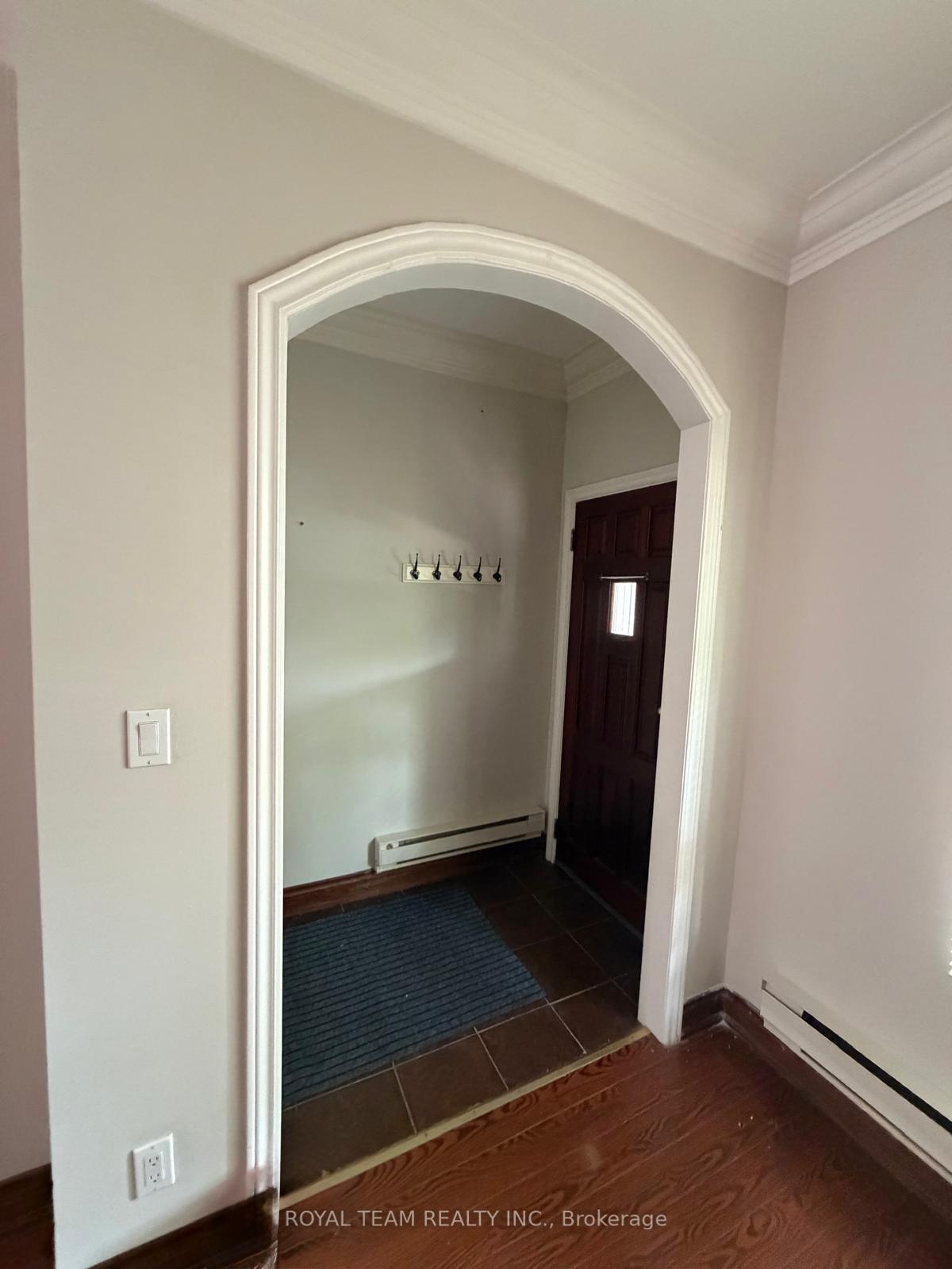 Photo 2 of Unit Upper, 54 Maher Avenue, Toronto, Runnymede-Bloor West Village — HOMEH