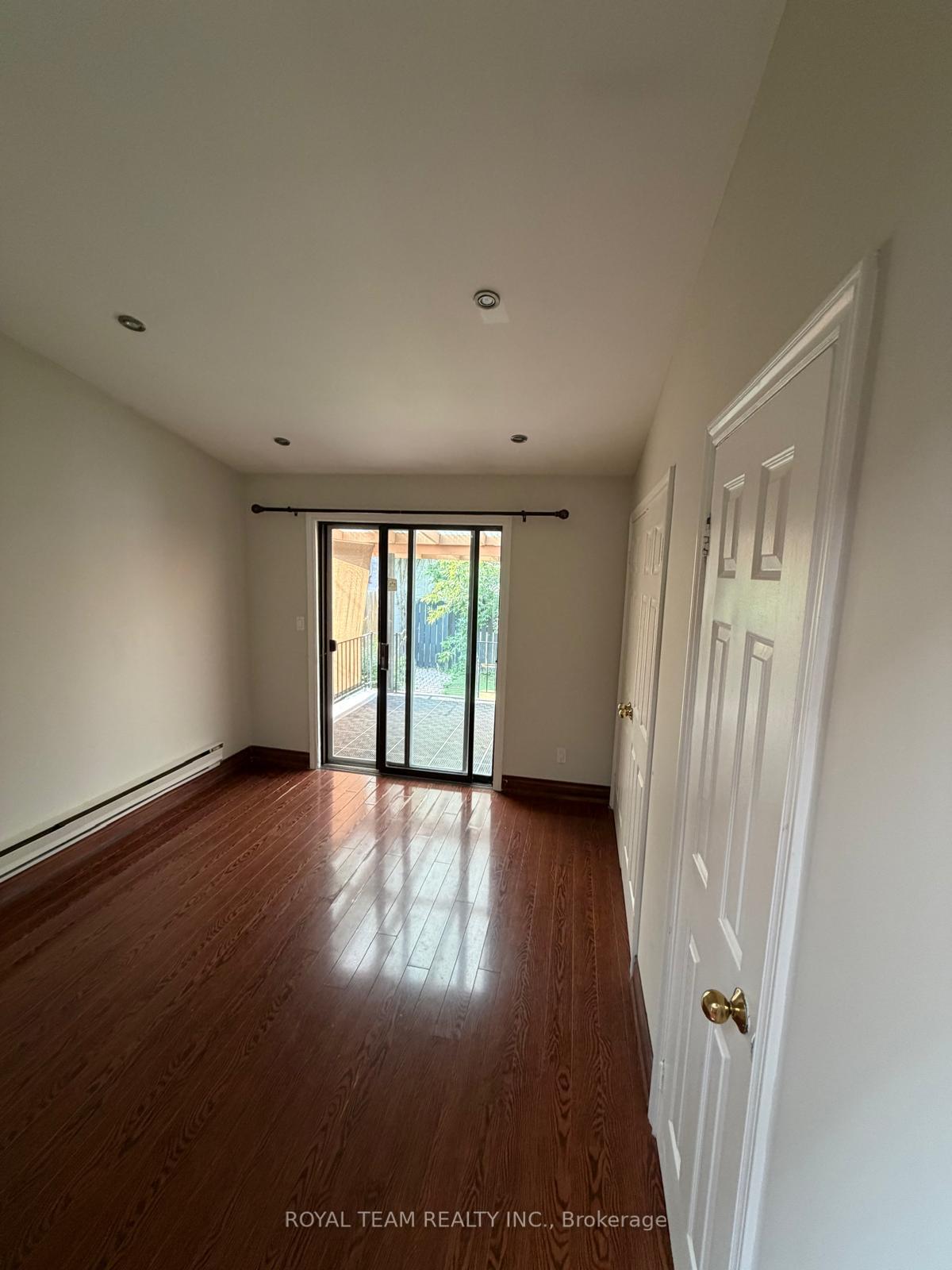 Photo 10 of Unit Upper, 54 Maher Avenue, Toronto, Runnymede-Bloor West Village — HOMEH