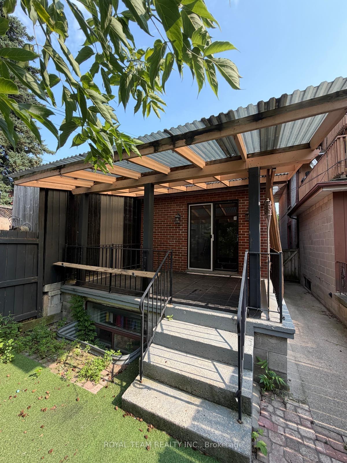 Photo 19 of Unit Upper, 54 Maher Avenue, Toronto, Runnymede-Bloor West Village — HOMEH